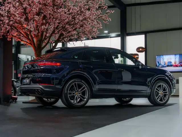 Porsche Cayenne view 4