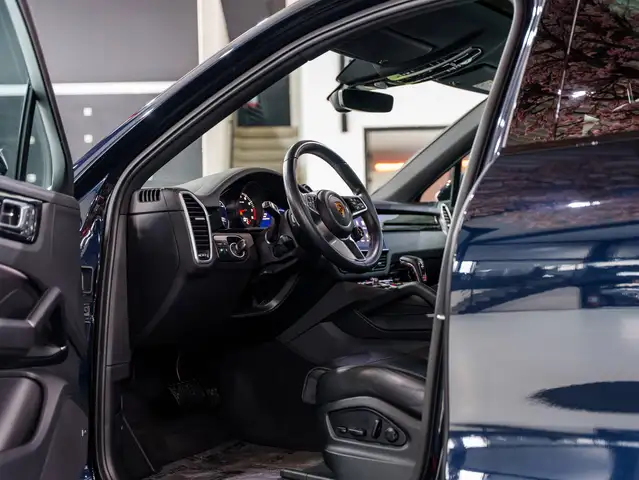 Porsche Cayenne view 14