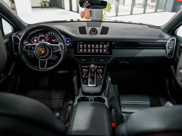 Porsche Cayenne view 12