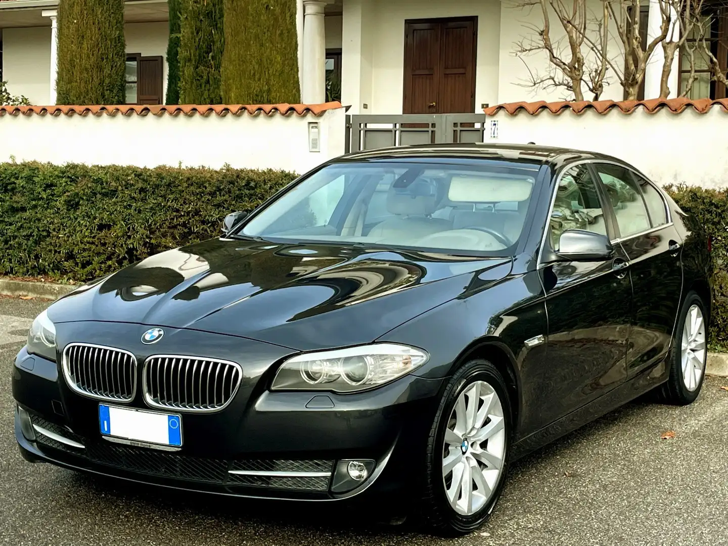BMW 523 523i aut.(benzina)-BERLINA-113.000km-P.Beige-2011 Grigio - 2