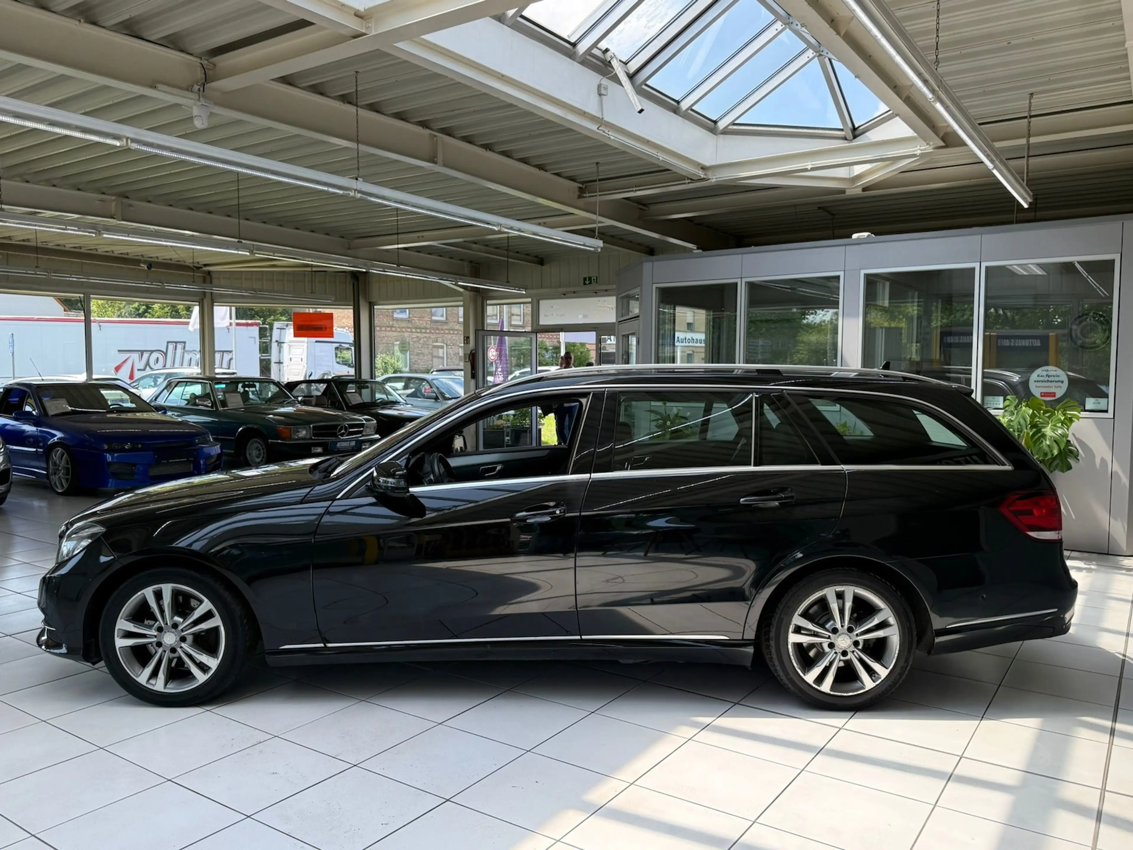 Mercedes-Benz E 250 T Aut. Leder Navi Sitzh. PDC GRA LED — photo 7