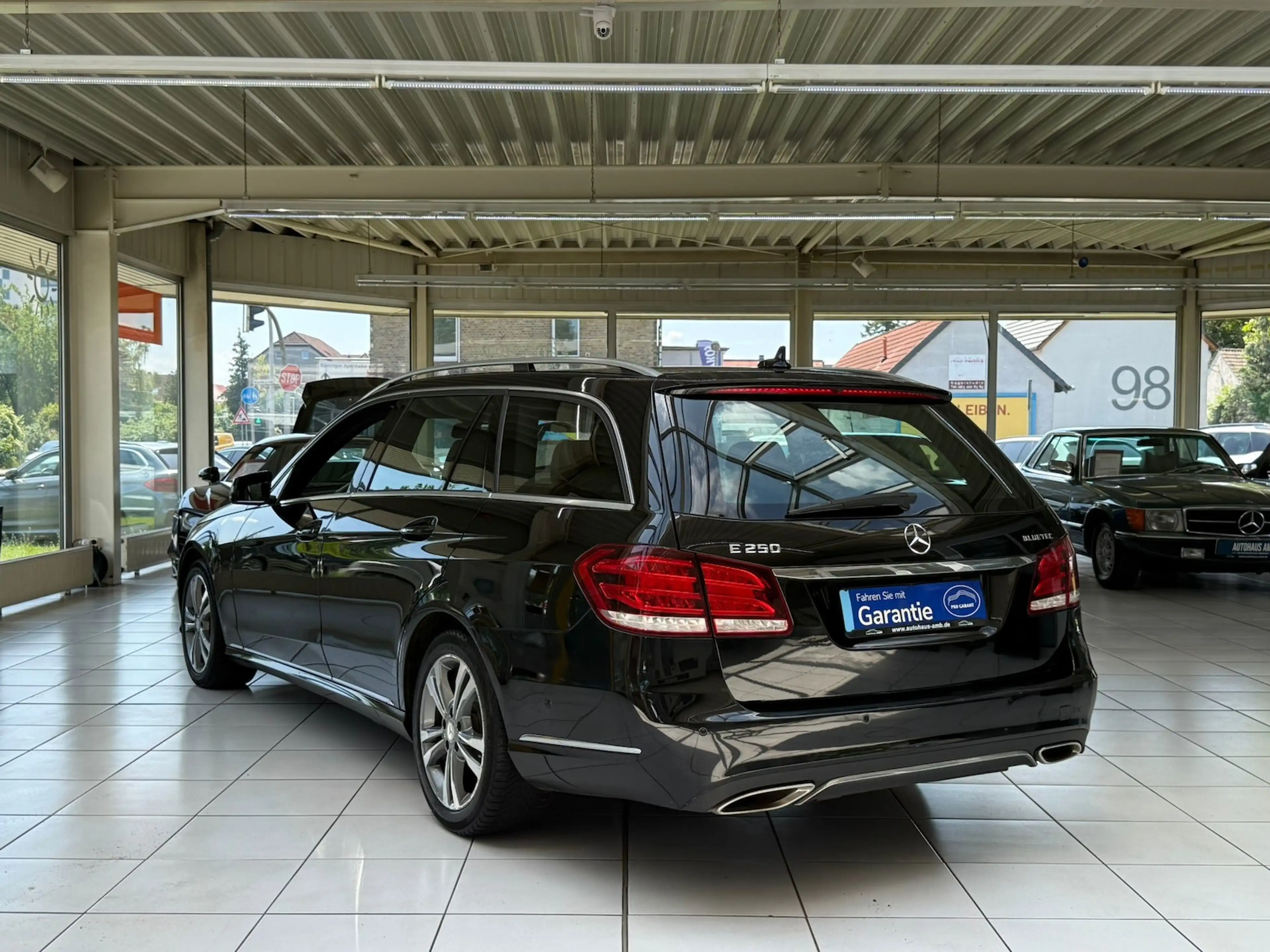 Mercedes-Benz E 250 T Aut. Leder Navi Sitzh. PDC GRA LED — photo 4