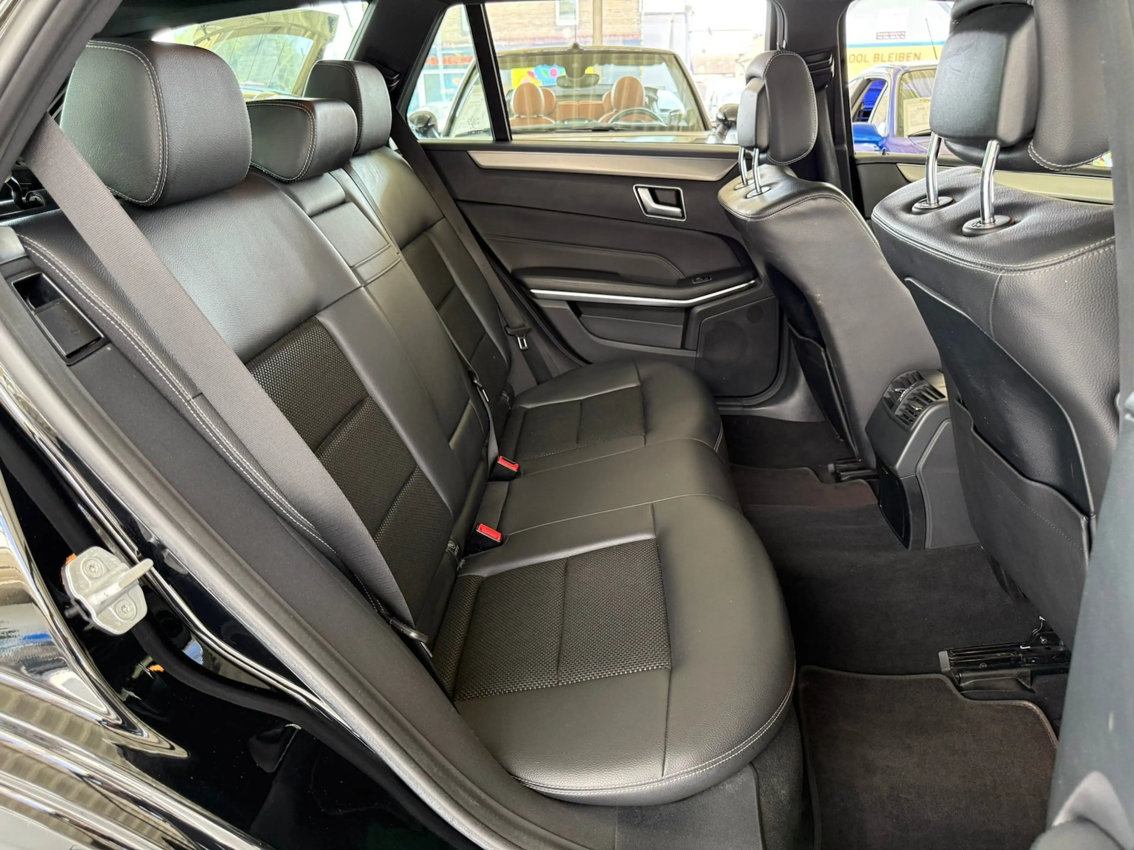 Mercedes-Benz E 250 T Aut. Leder Navi Sitzh. PDC GRA LED — photo 14