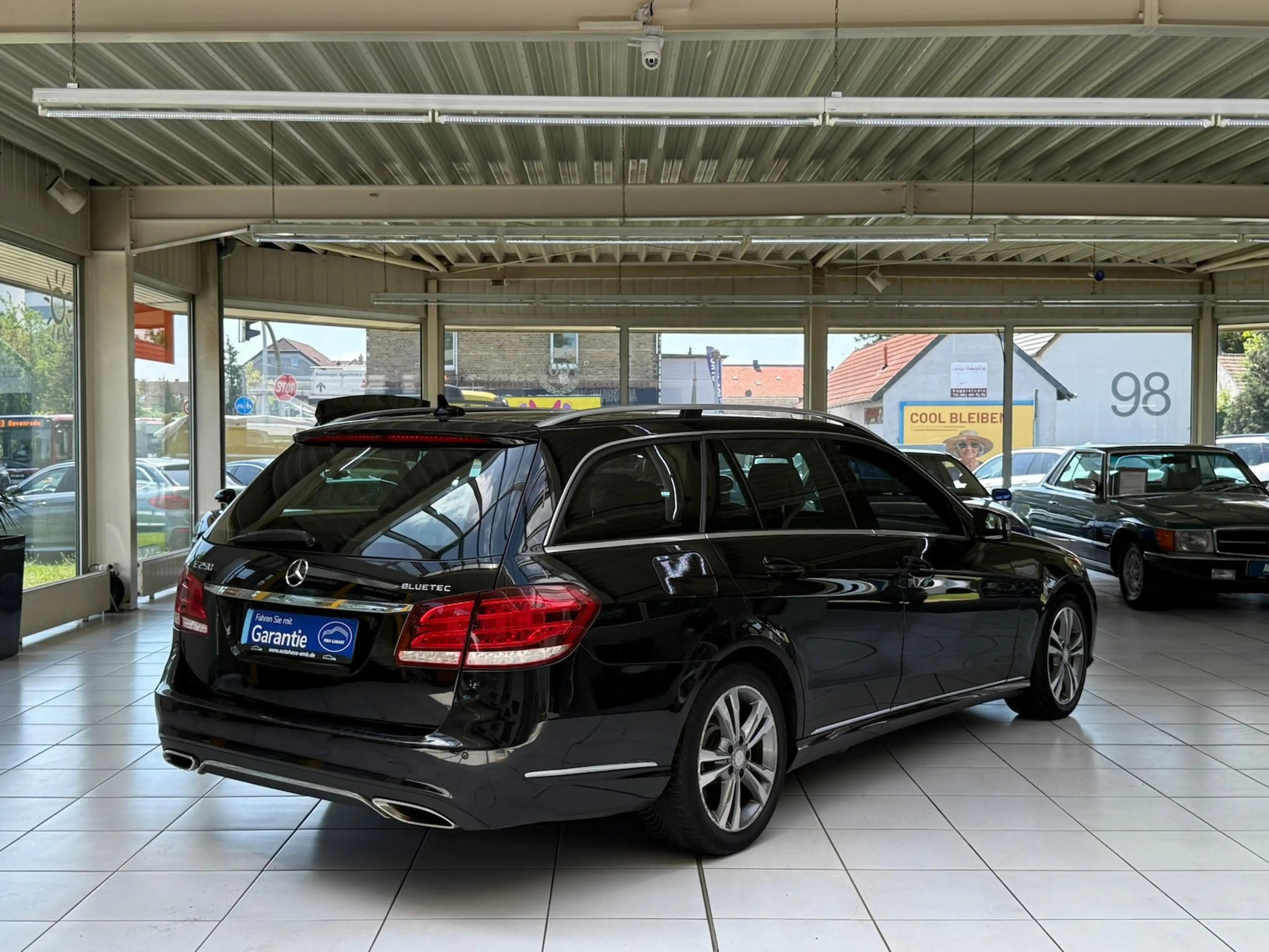 Mercedes-Benz E 250 T Aut. Leder Navi Sitzh. PDC GRA LED — photo 2