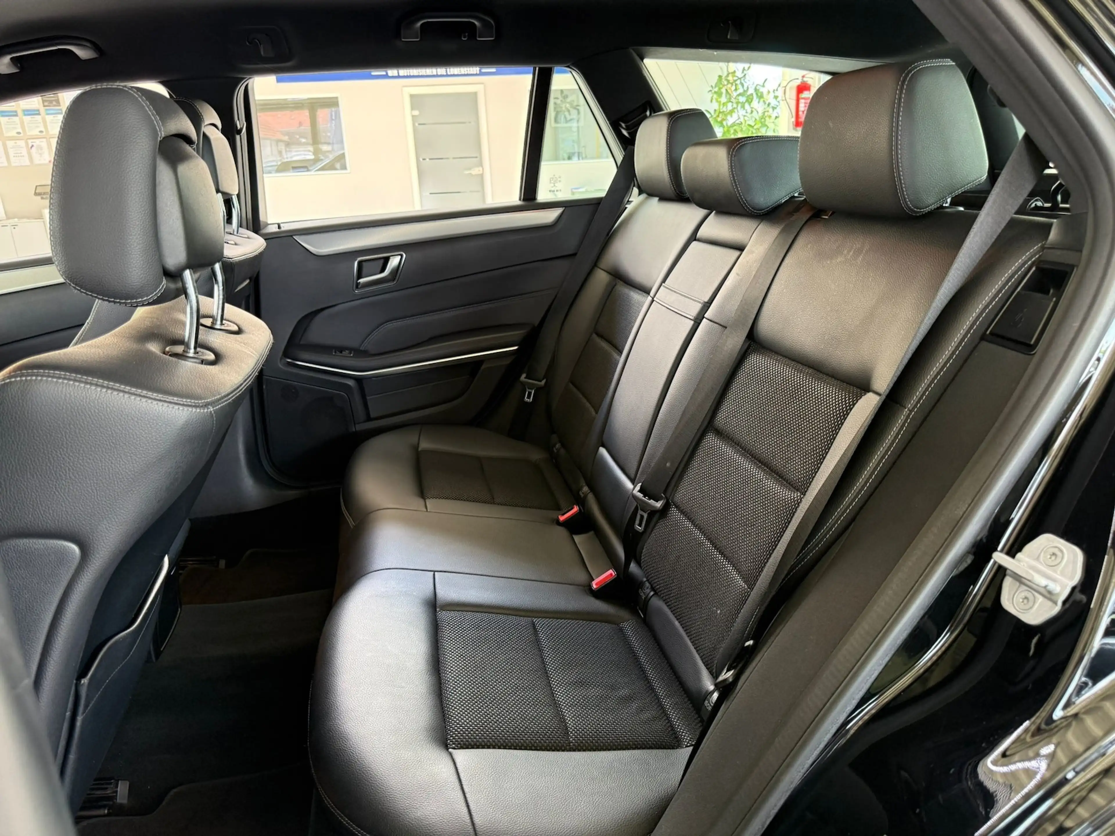 Mercedes-Benz E 250 T Aut. Leder Navi Sitzh. PDC GRA LED — photo 13