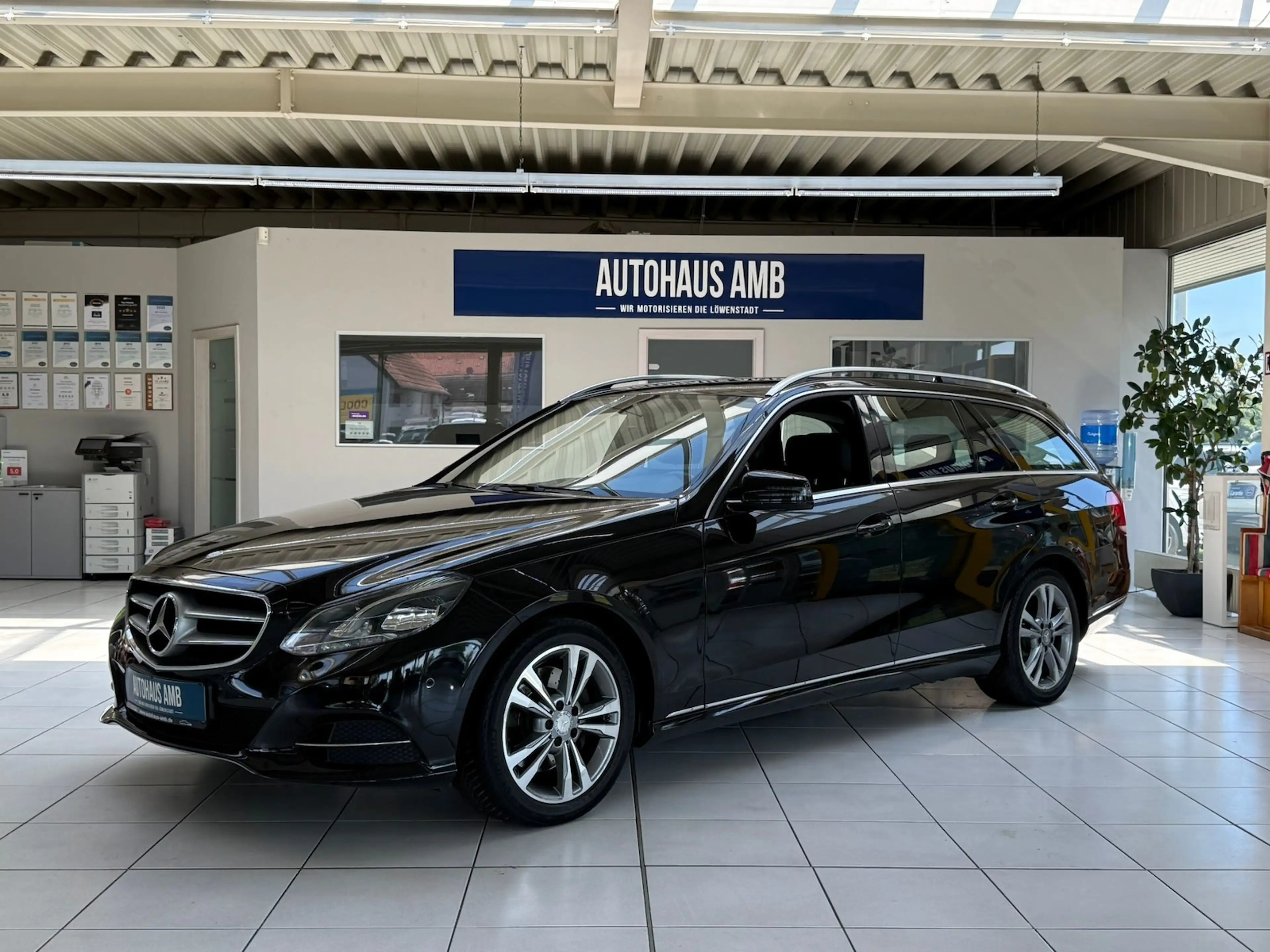 Mercedes-Benz E 250 T Aut. Leder Navi Sitzh. PDC GRA LED