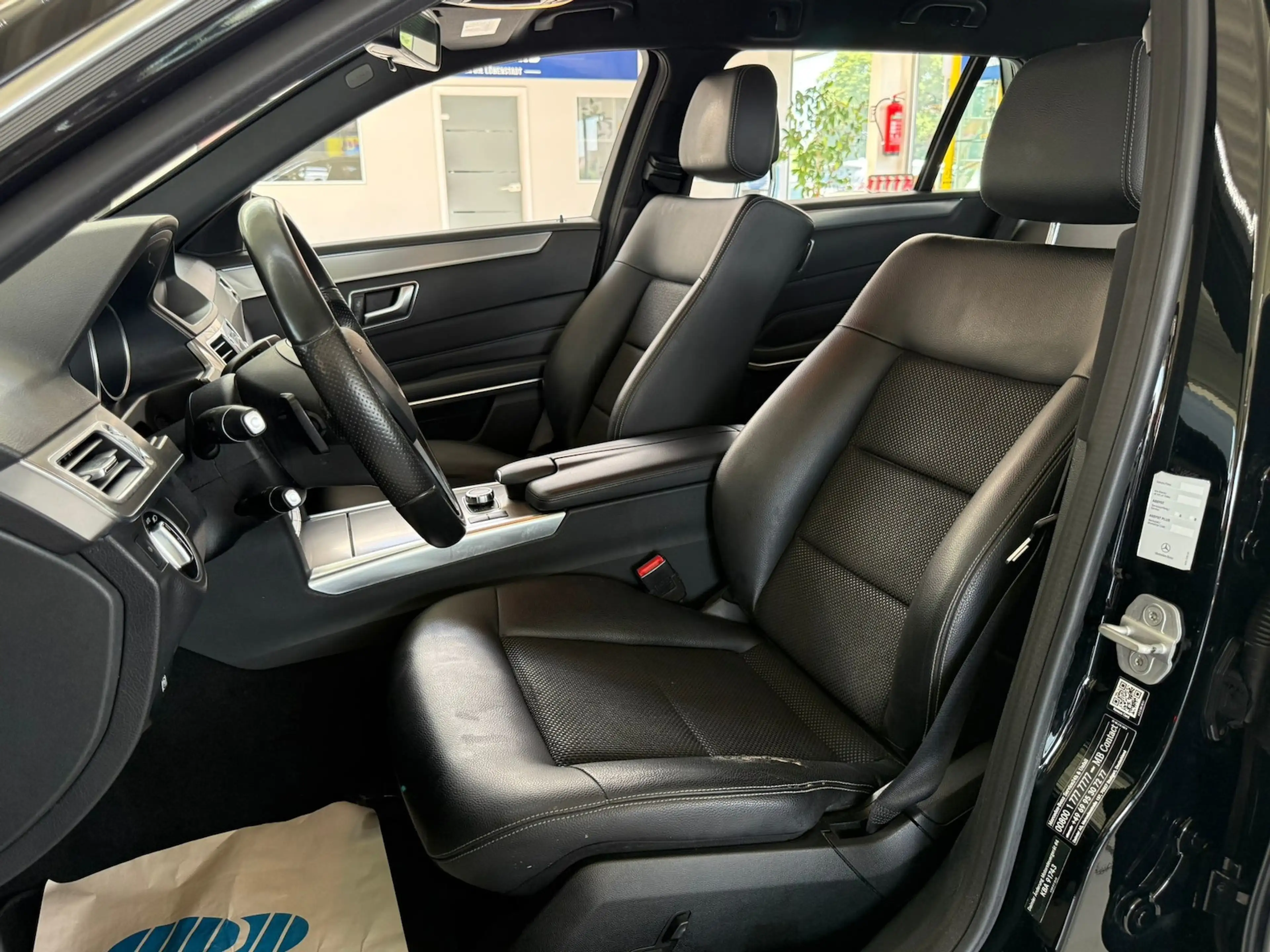 Mercedes-Benz E 250 T Aut. Leder Navi Sitzh. PDC GRA LED — photo 10