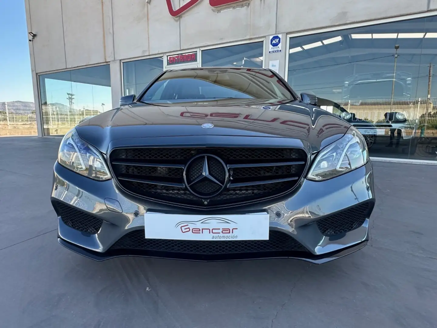 Mercedes-Benz E 300 BT Avantgarde 7G Plus Gris - 2