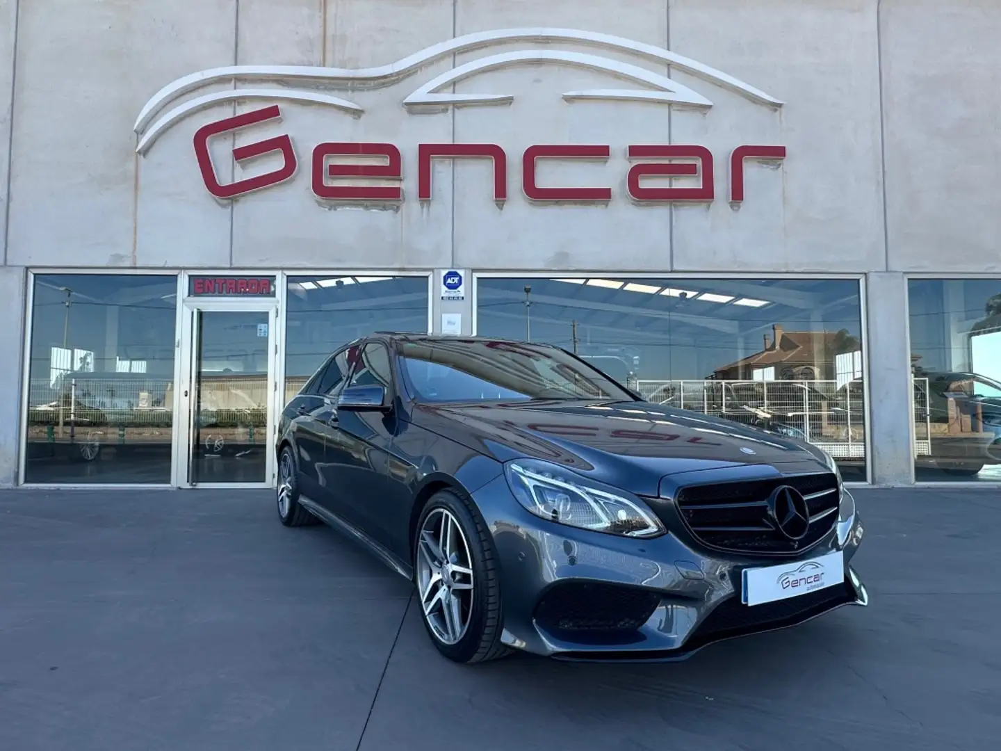 Mercedes-Benz E 300 BT Avantgarde 7G Plus Gris - 1
