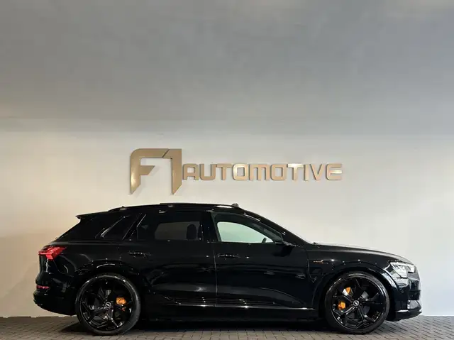 Audi E-Tron view 10