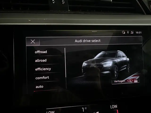 Audi E-Tron view 24