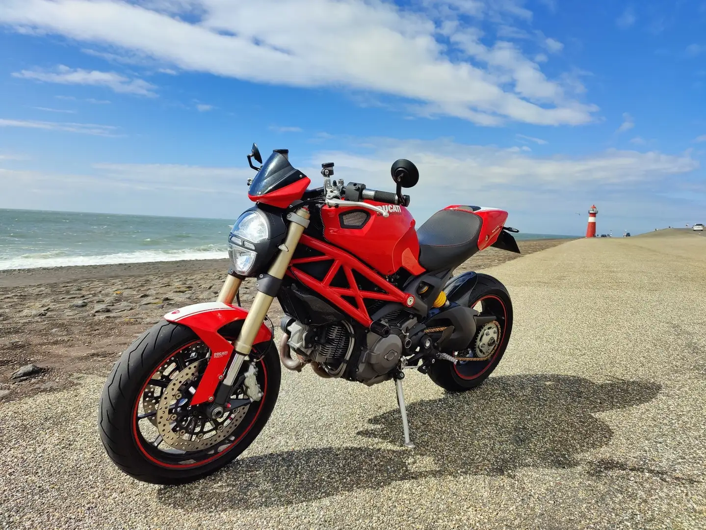 Ducati Monster 1100 EVO Rood - 1