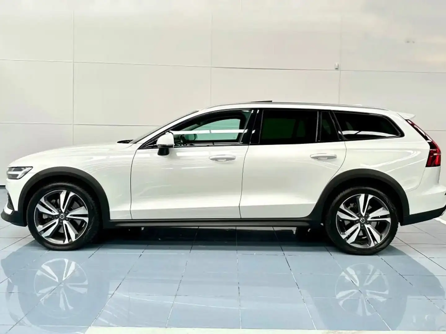 Volvo V60 V60 Cross Country 2.4 d4 Pro awd geartronic Blanco - 1