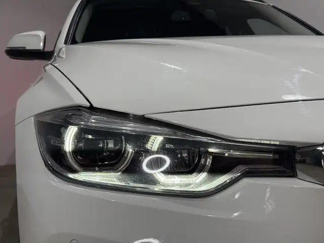 BMW 3 Series view 10