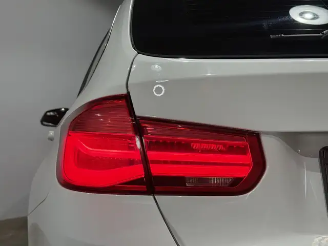 BMW 3 Series view 11