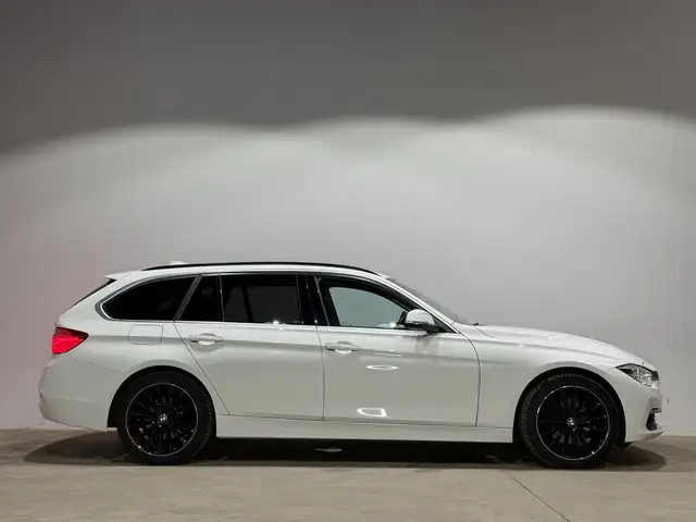 BMW 3 Series view 8