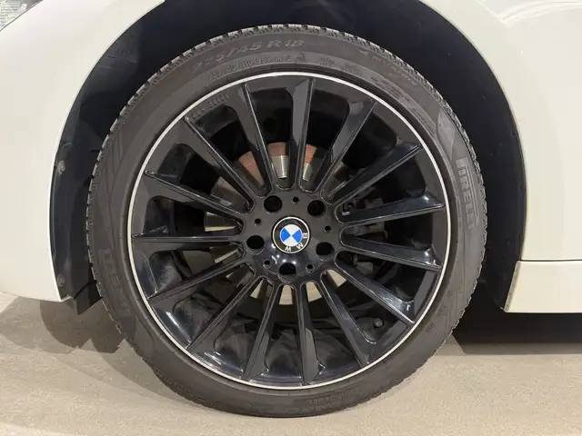 BMW 3 Series view 12