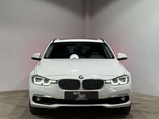 BMW 3 Series view 3