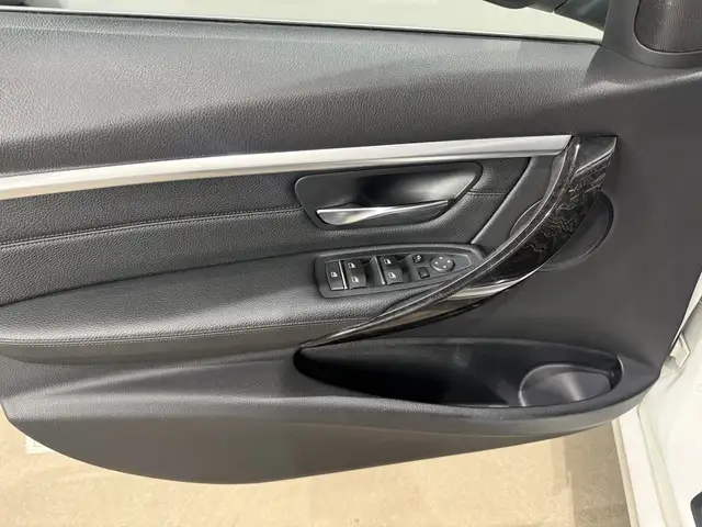 BMW 3 Series view 13