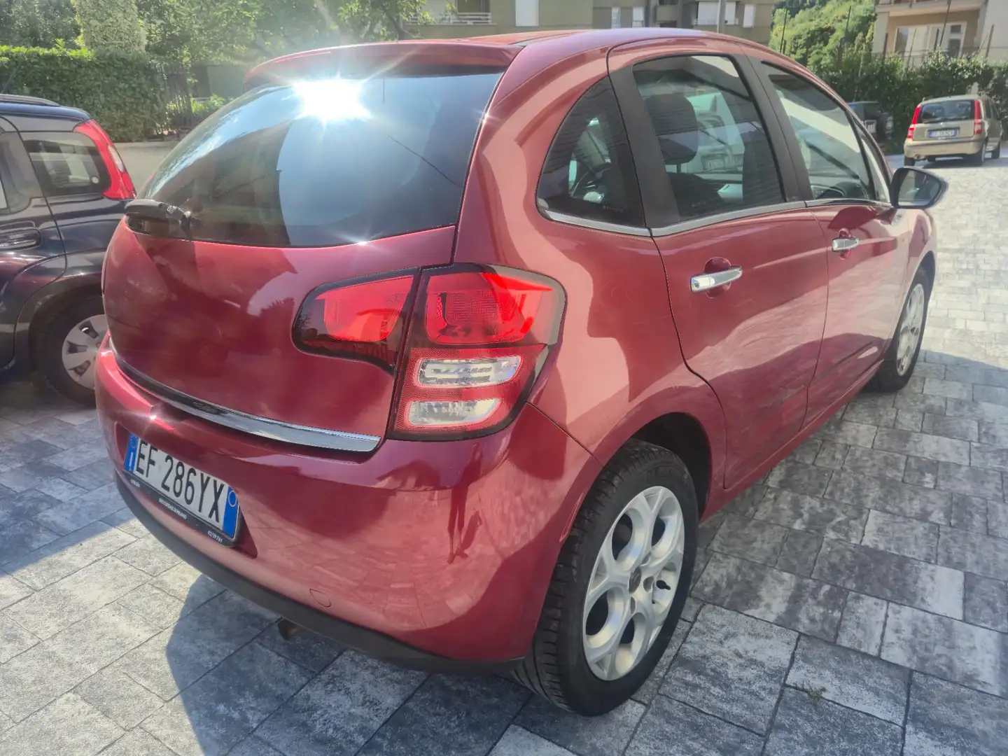 Citroen C3 1.4 Exclusive Rosso - 2