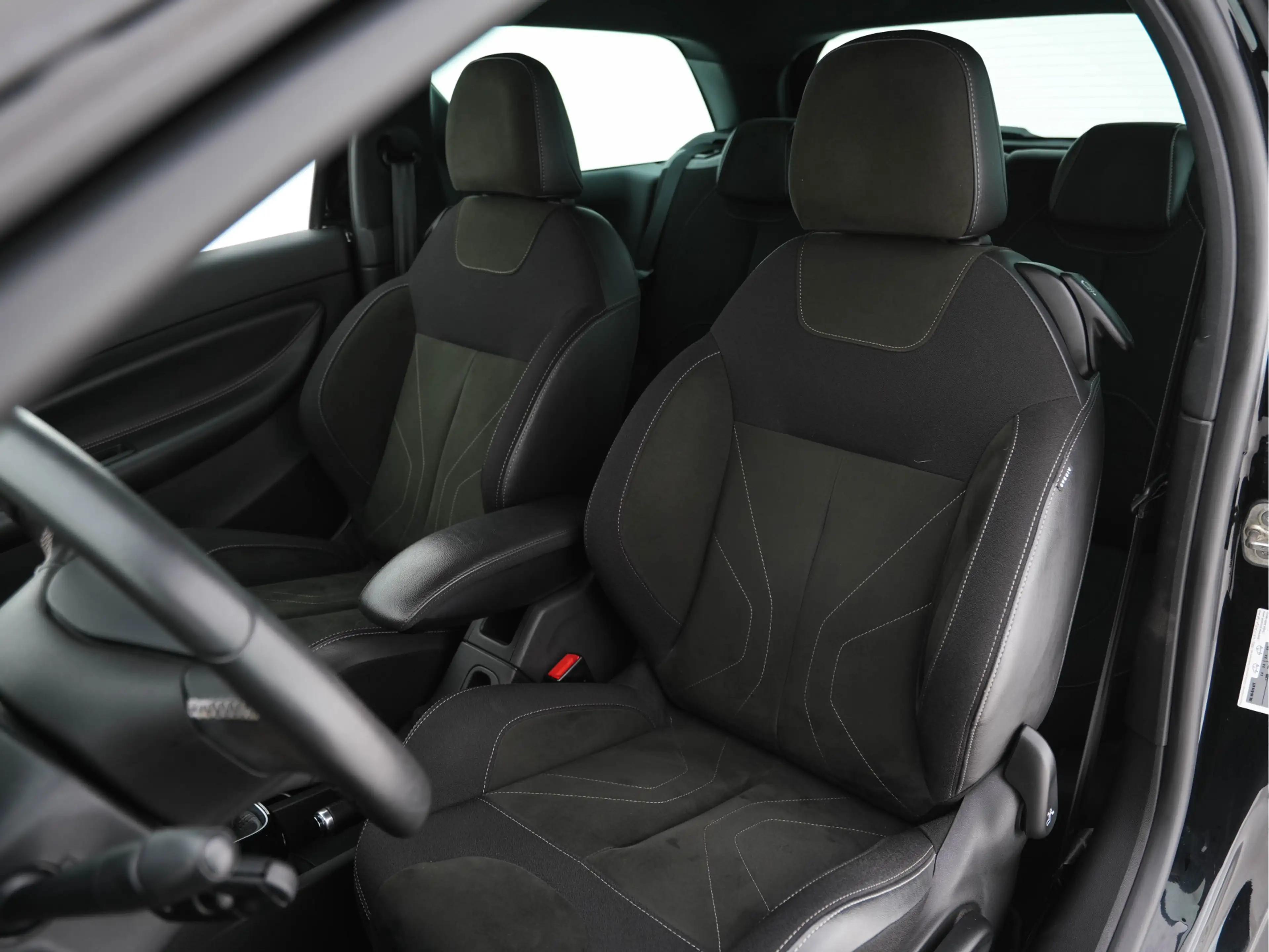 DS Automobiles DS 3 1.6 BlueHDi Business *ALCANTARA-MICROFIBRE | SPORT — photo 9