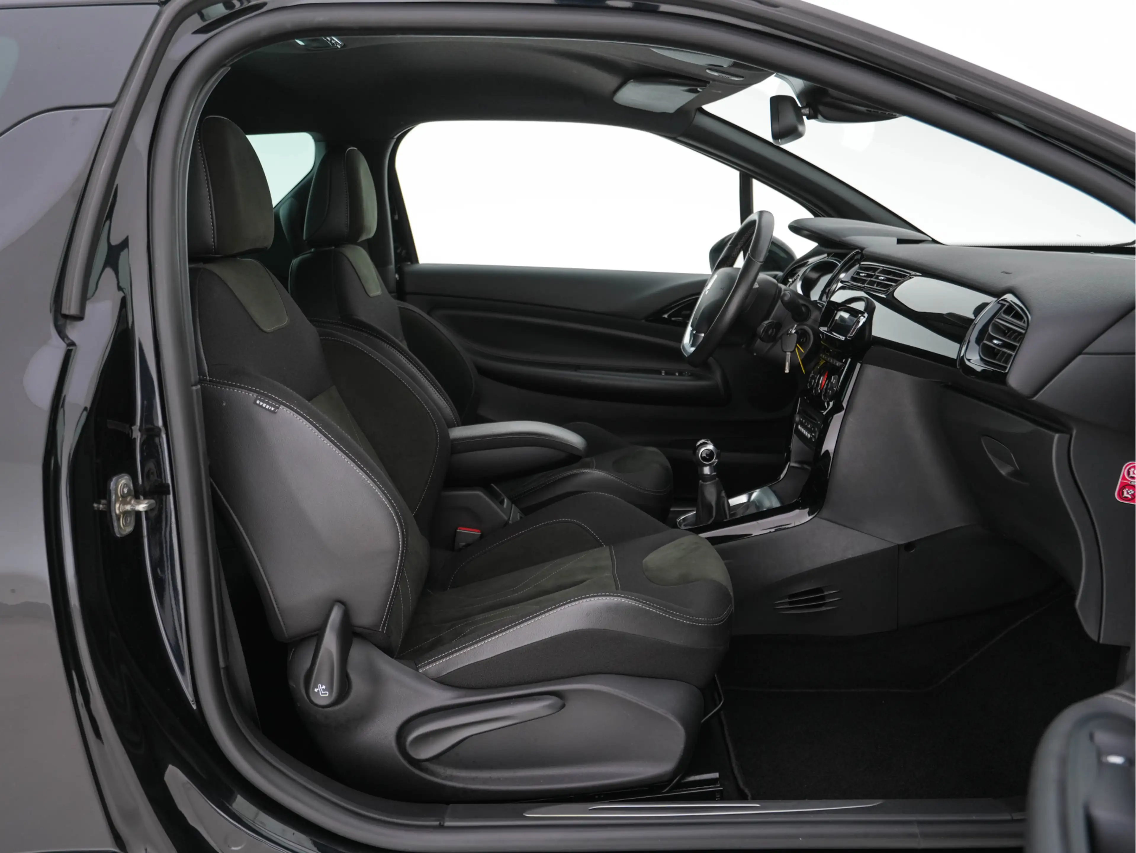 DS Automobiles DS 3 1.6 BlueHDi Business *ALCANTARA-MICROFIBRE | SPORT — photo 12