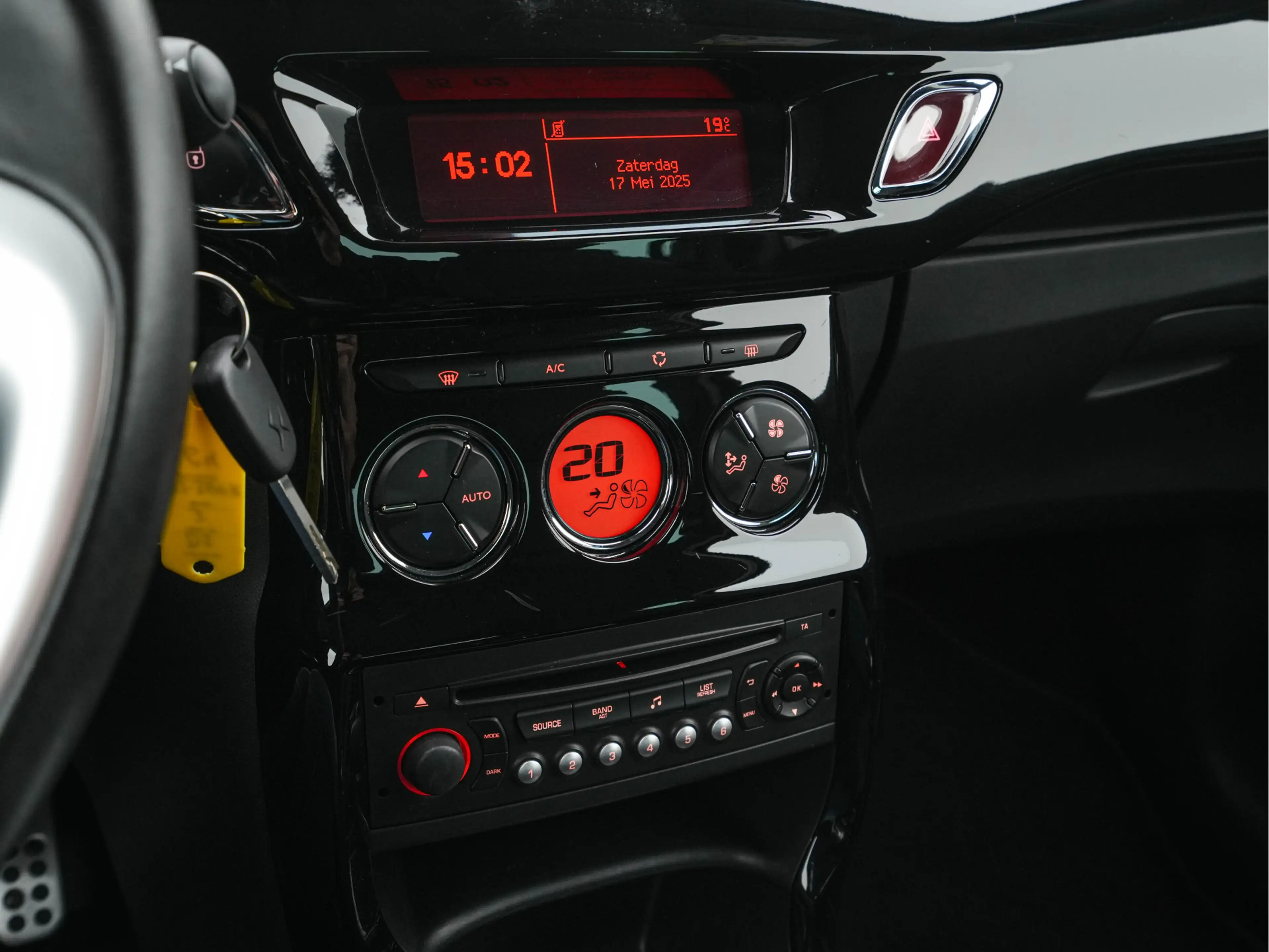 DS Automobiles DS 3 1.6 BlueHDi Business *ALCANTARA-MICROFIBRE | SPORT — photo 14