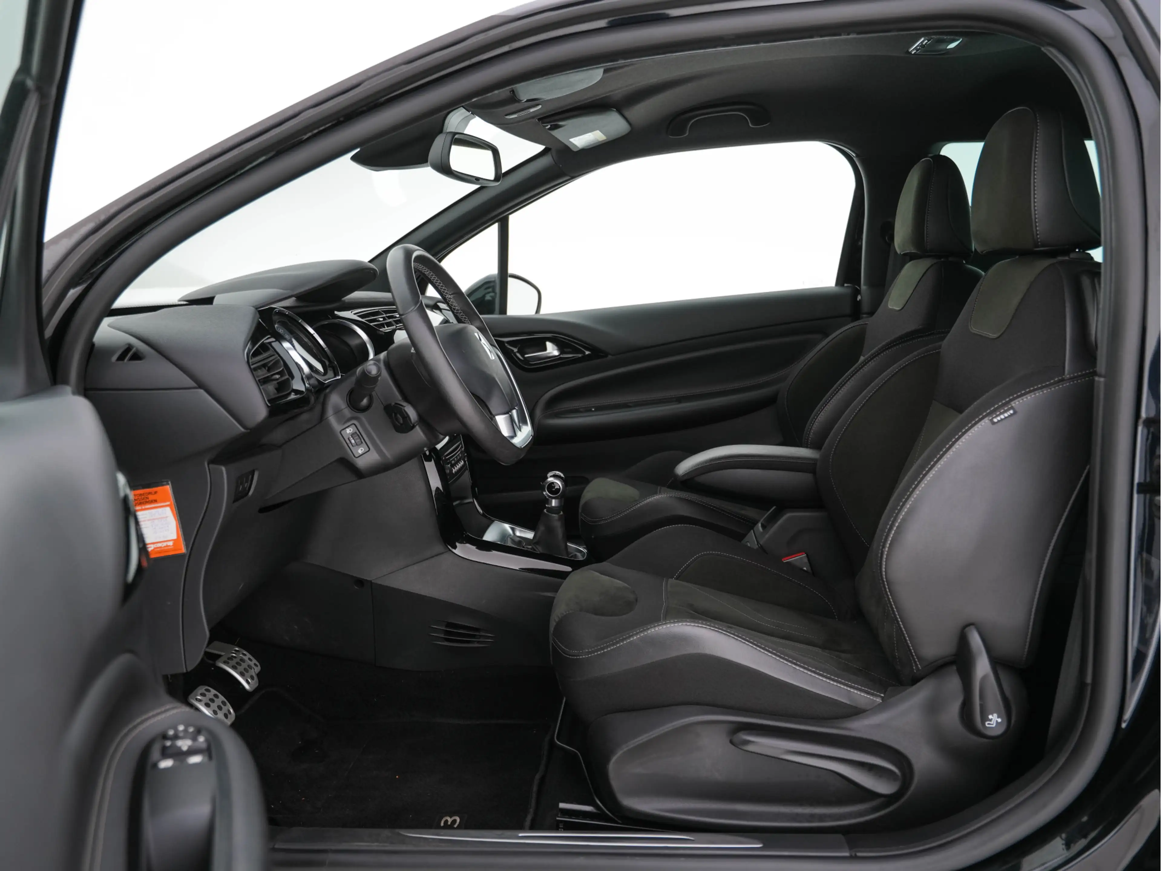 DS Automobiles DS 3 1.6 BlueHDi Business *ALCANTARA-MICROFIBRE | SPORT — photo 8