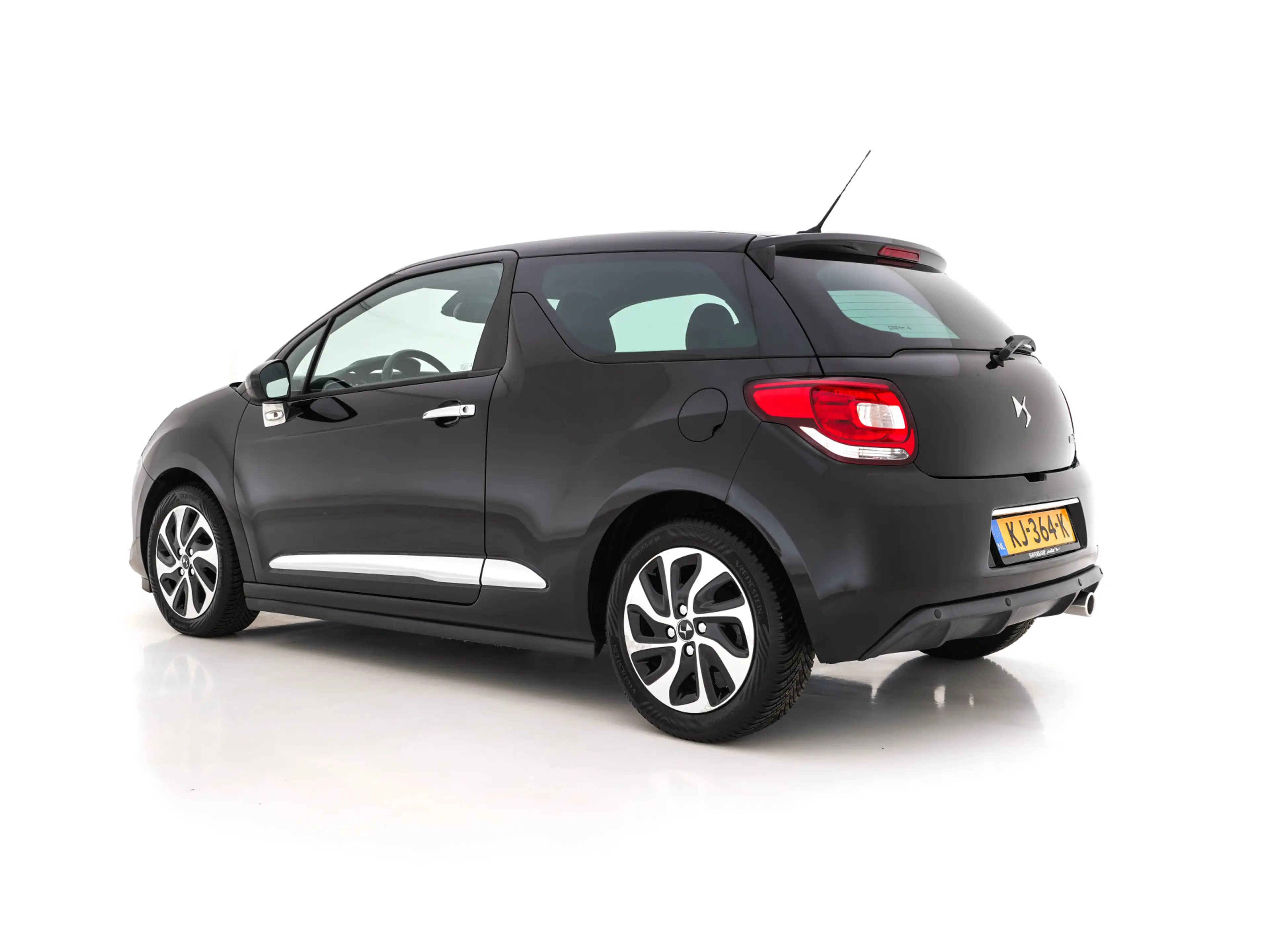 DS Automobiles DS 3 1.6 BlueHDi Business *ALCANTARA-MICROFIBRE | SPORT — photo 4