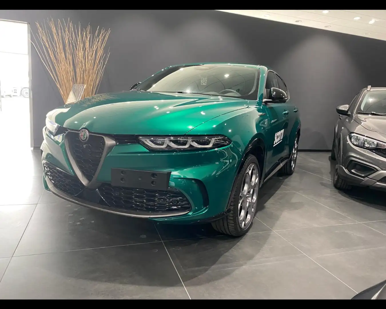 Alfa Romeo Tonale 1.3 Plug in Hybrid Speciale Grün - 1