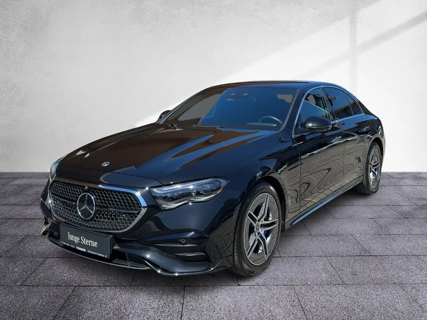 Mercedes-Benz E 220 d 4MATIC Limousine AMG Distr AHV LED Schwarz - 2