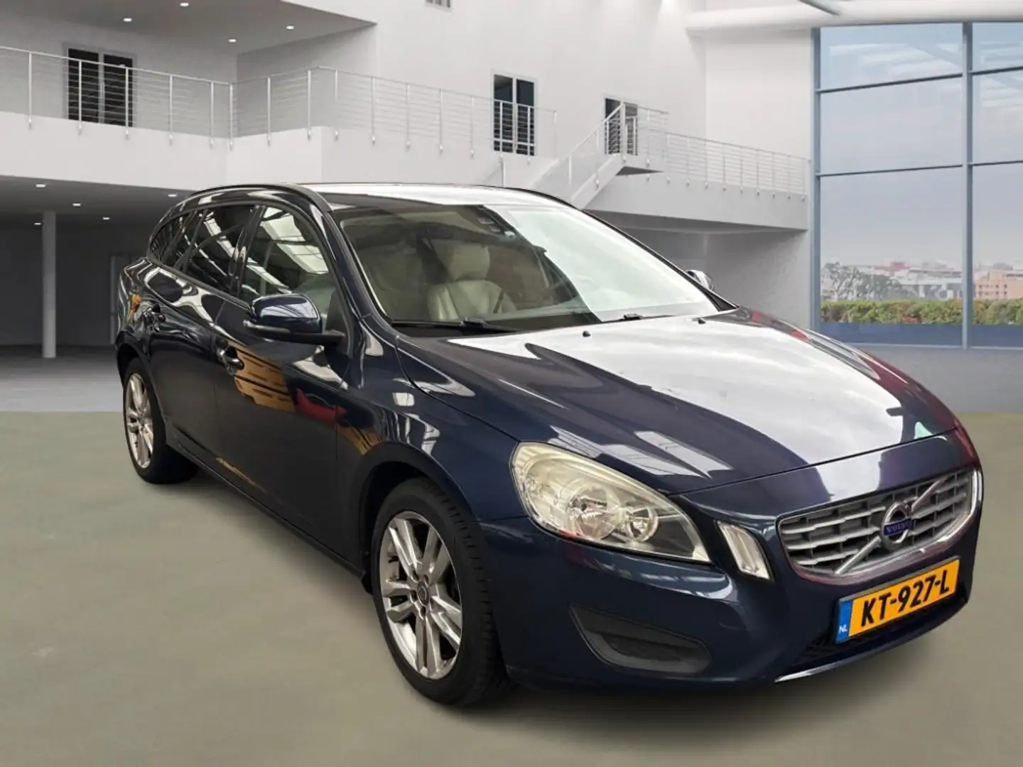 Volvo V60 1.6 DRIVe R-Design NAVI PSENSOR LEDER CRUISE 2 X S Blauw - 2