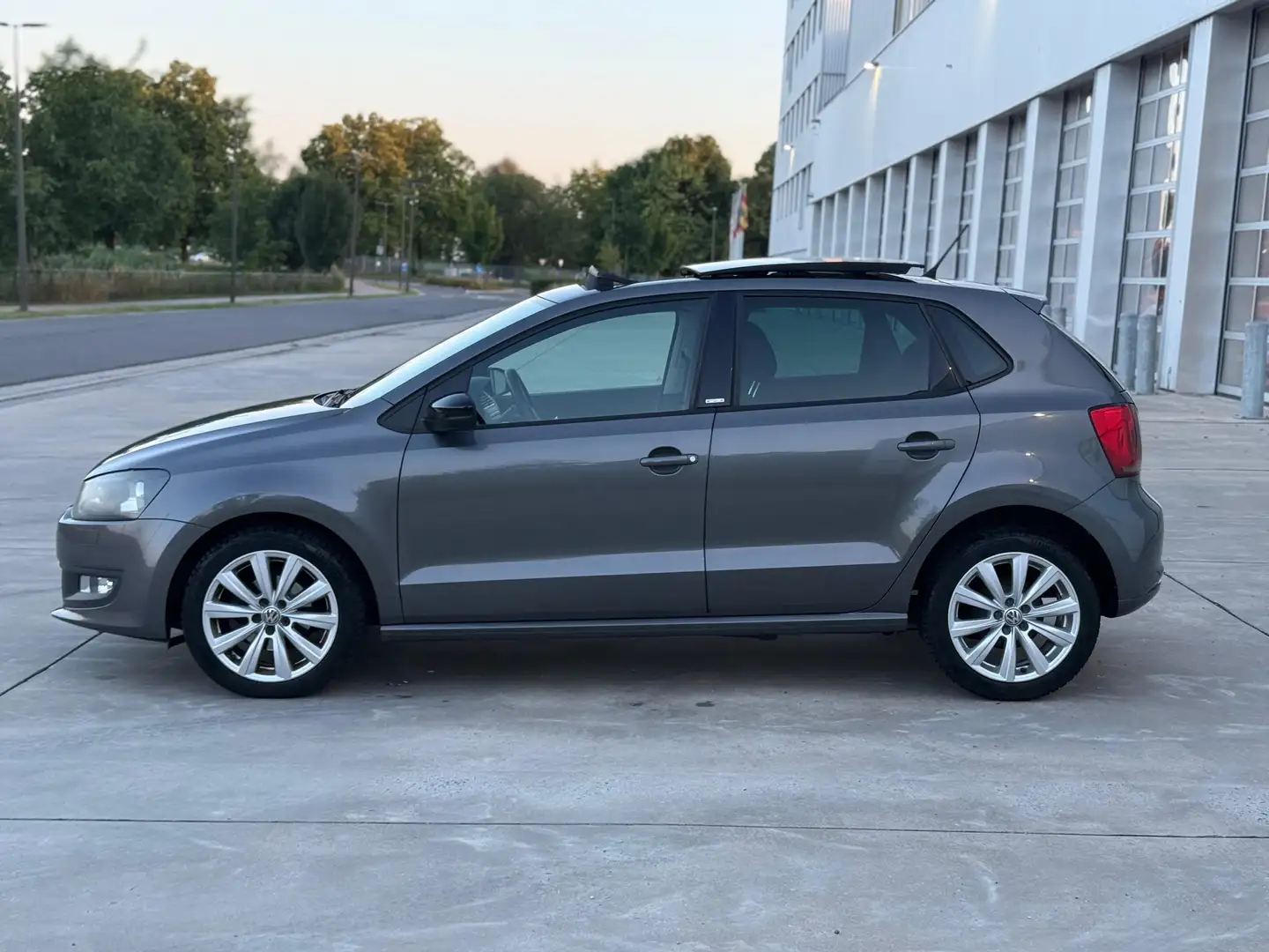 Volkswagen Polo 1.2 BENZINE | ALCANTARA & OPENDAK !! | TOPZOEKER Grijs - 2