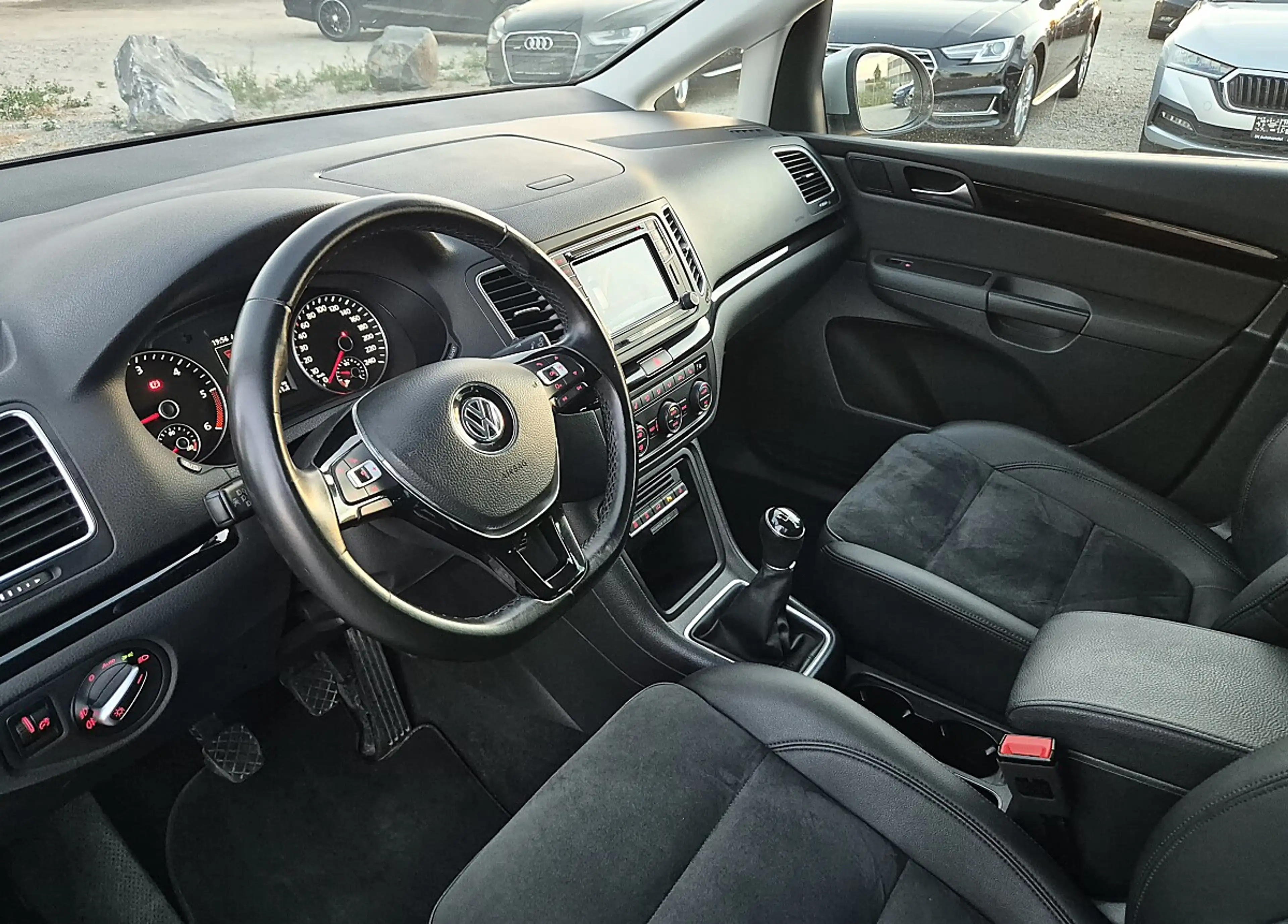 Volkswagen Sharan Business+ SCR 2,0 TDI — photo 11