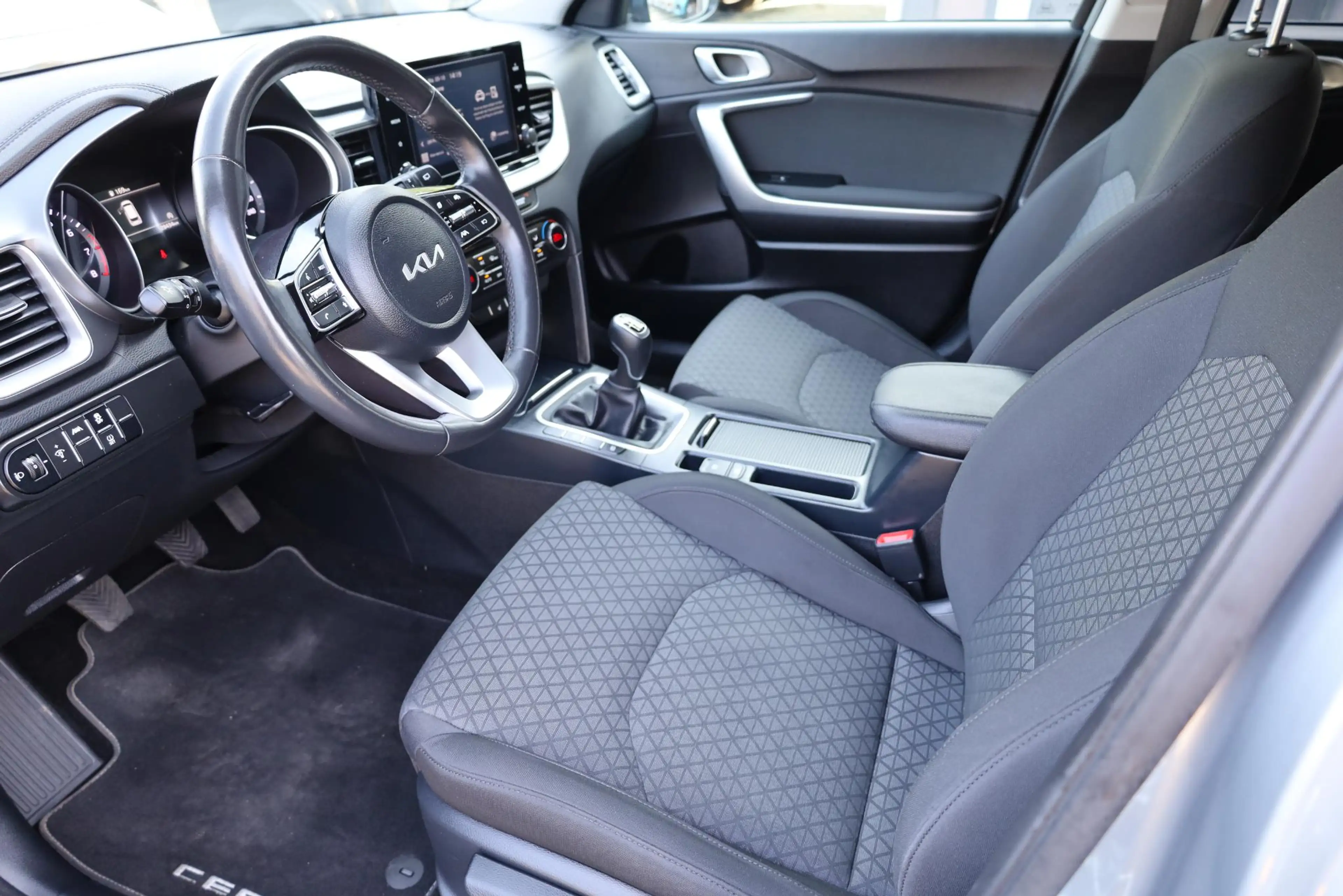 Kia Ceed SW / cee'd SW Sportswagon 1.0 T-GDi DynamicLine CARPLAY CAMERA S — photo 28