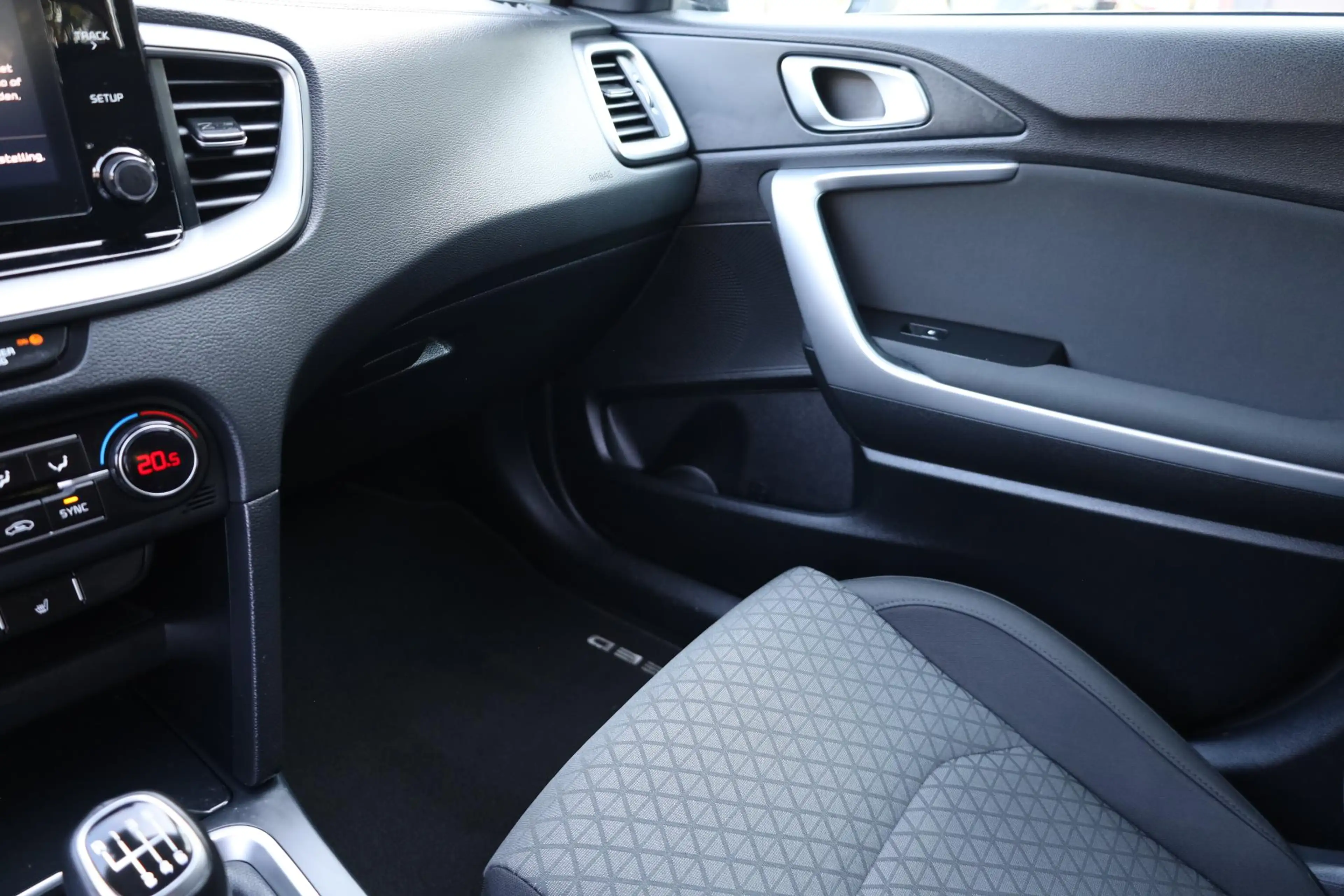 Kia Ceed SW / cee'd SW Sportswagon 1.0 T-GDi DynamicLine CARPLAY CAMERA S — photo 26