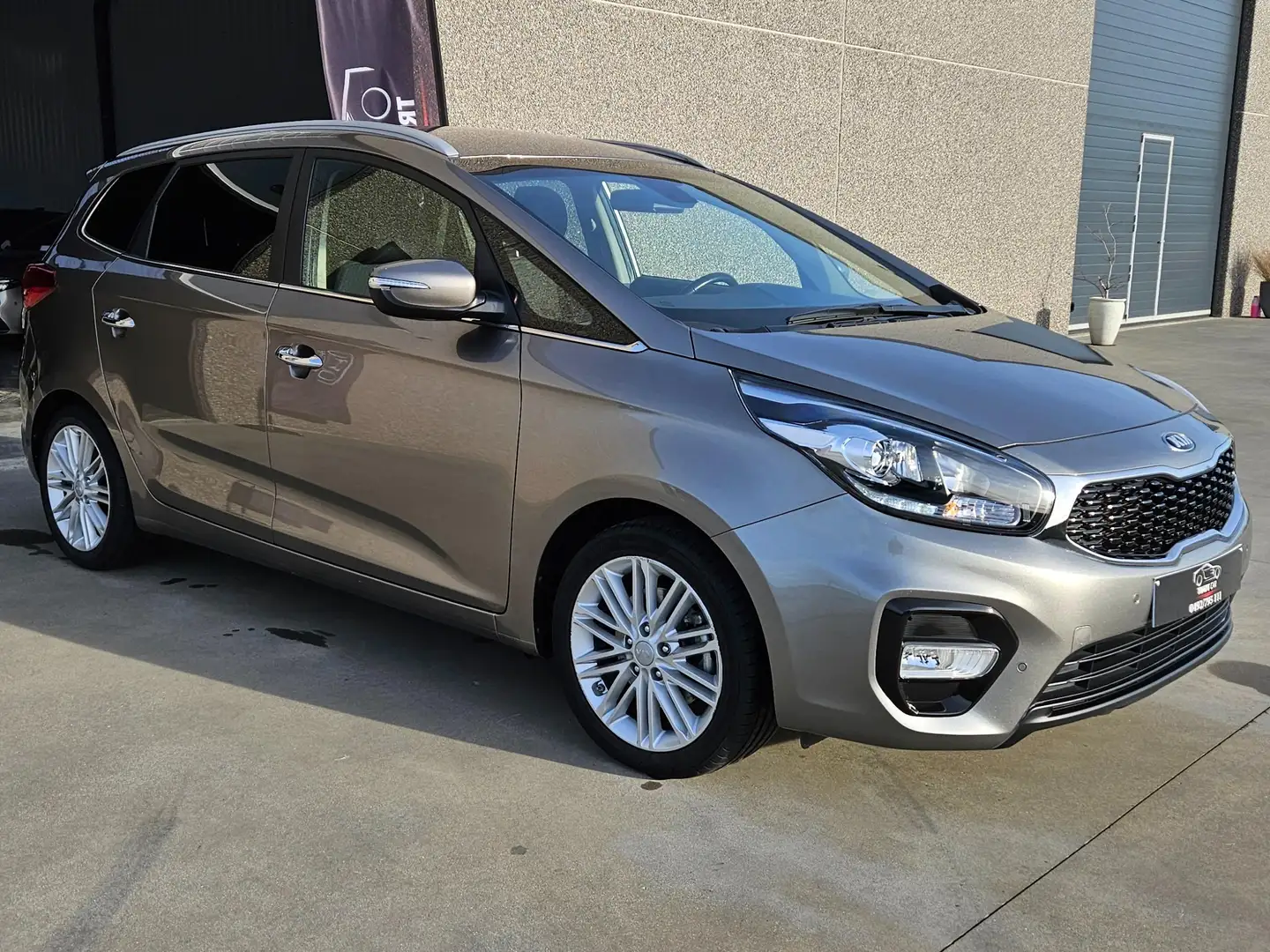 Kia Carens Carens 1.6i Navi Edition*7PL.*CAMERA*NAVI*CRUISE* Grijs - 2