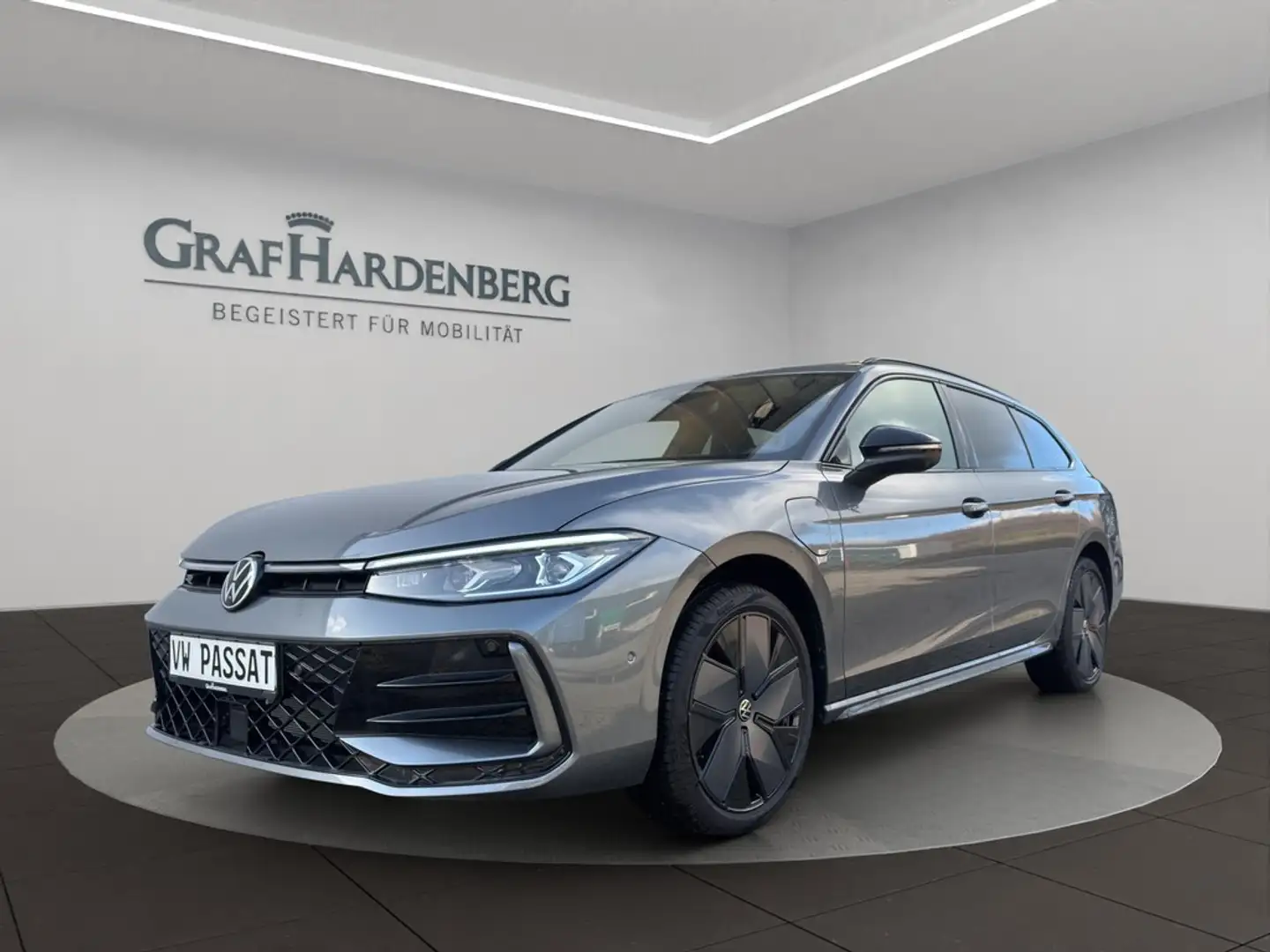 Volkswagen Passat R-Line 1.5 TSI eHybrid AHK HuD Pano Grau - 1