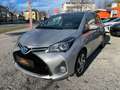 Toyota Yaris 1,5 VVT-i Hybrid Edition45*1.BESITZ mit nur 18tkm* Plateado - thumbnail 3