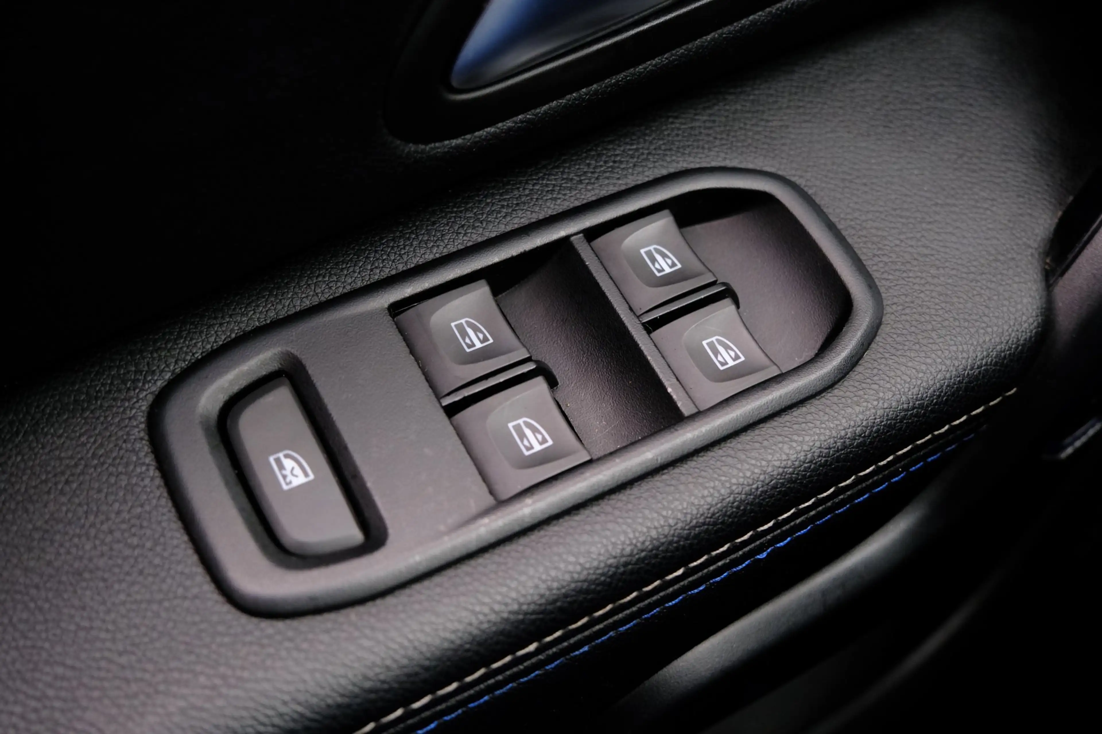Dacia Duster 1.0 TCe Bi-Fuel/LPG-G3 Serie Limitee 15th Annivers — photo 23