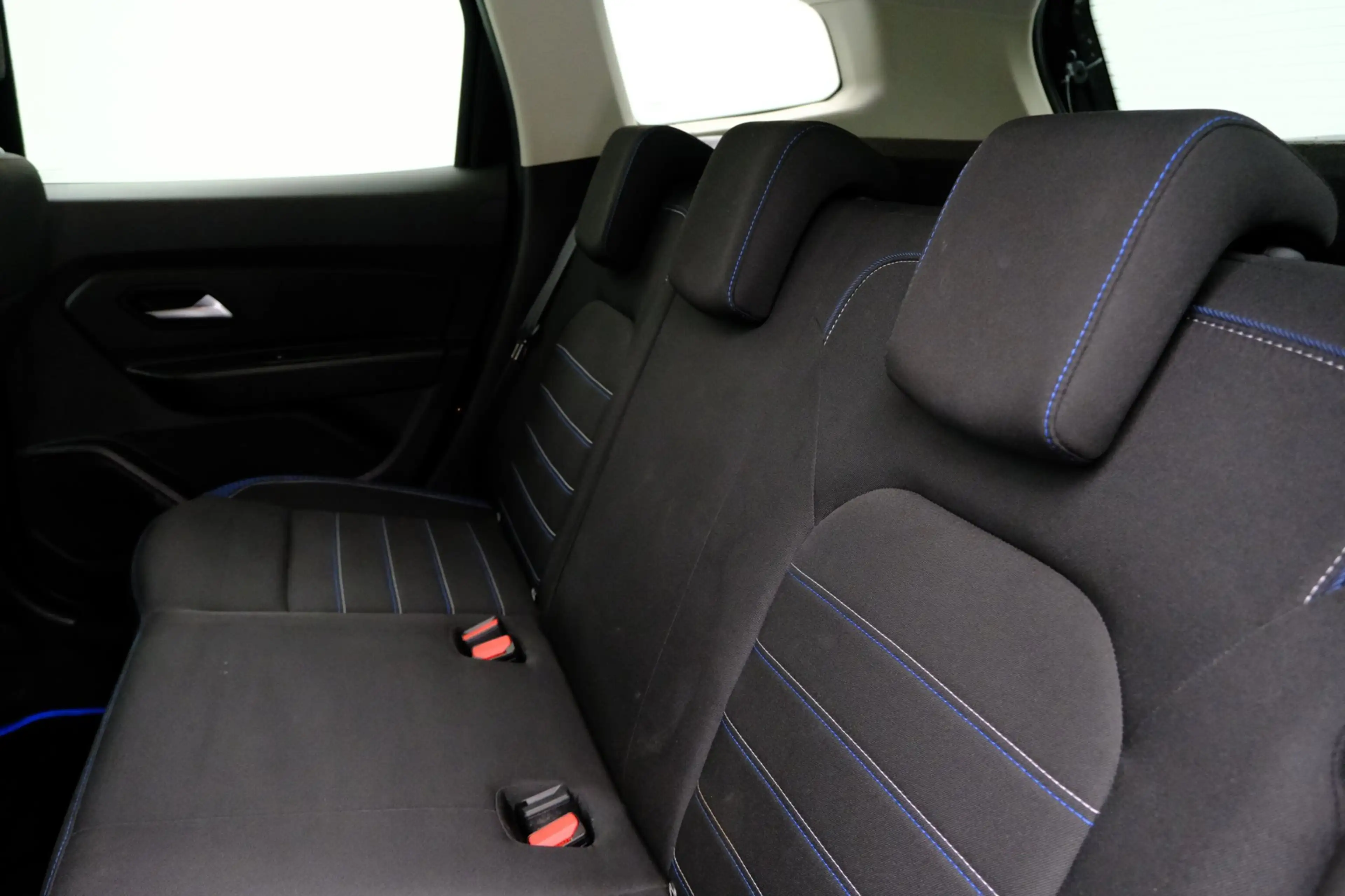 Dacia Duster 1.0 TCe Bi-Fuel/LPG-G3 Serie Limitee 15th Annivers — photo 28