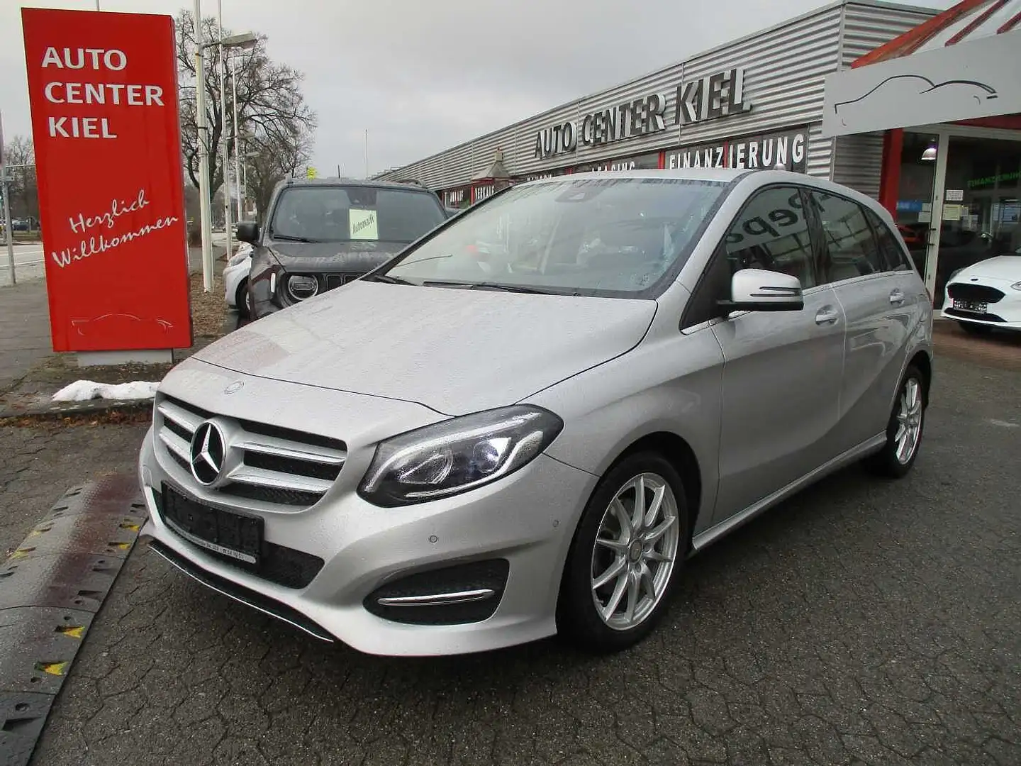 Mercedes-Benz B 180 Automatik *Navi*Sitzheizung*Tempomat Silber - 1