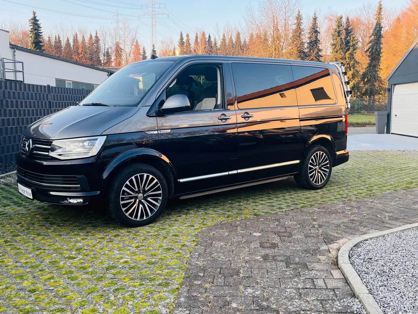 Volkswagen T6 Multivan Multivan Highline 4M*MegaVoll*Holzboden*Cam*WLAN* Schwarz - 2