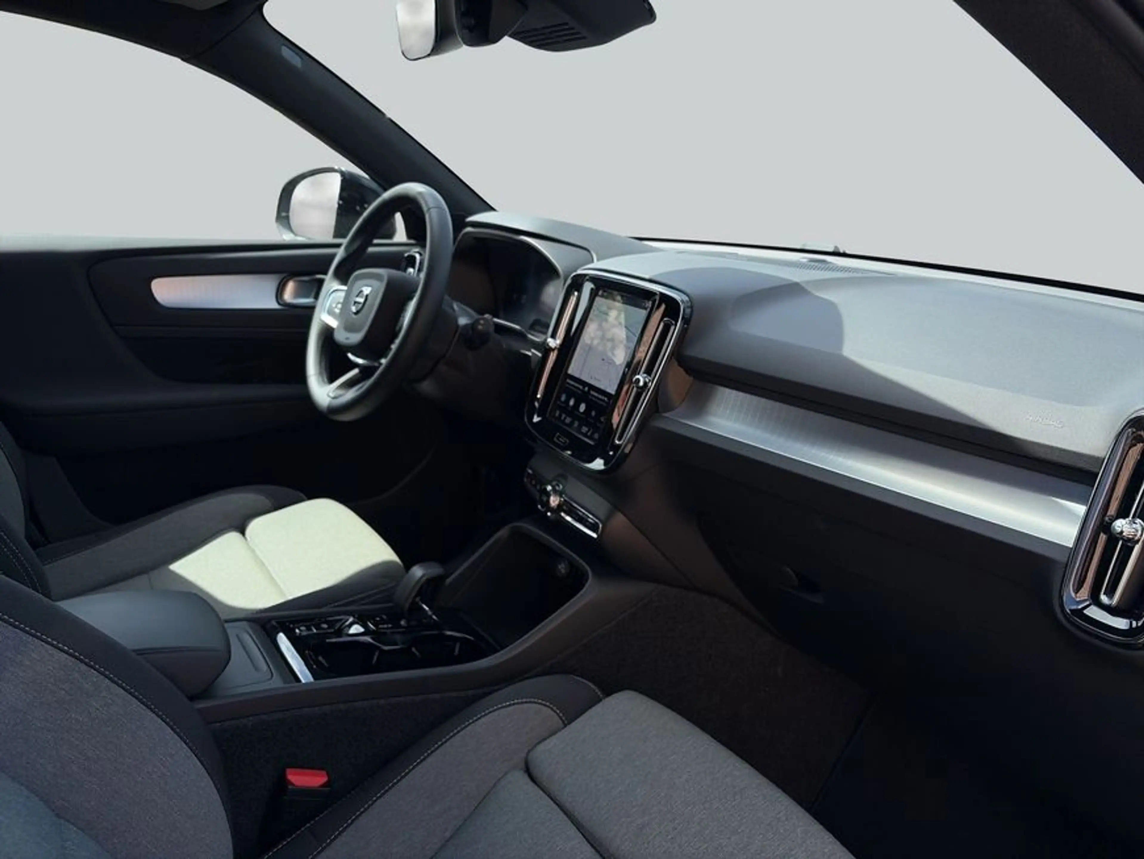 Volvo XC40 XC40 B3 B DKG Plus Black Edition — photo 15