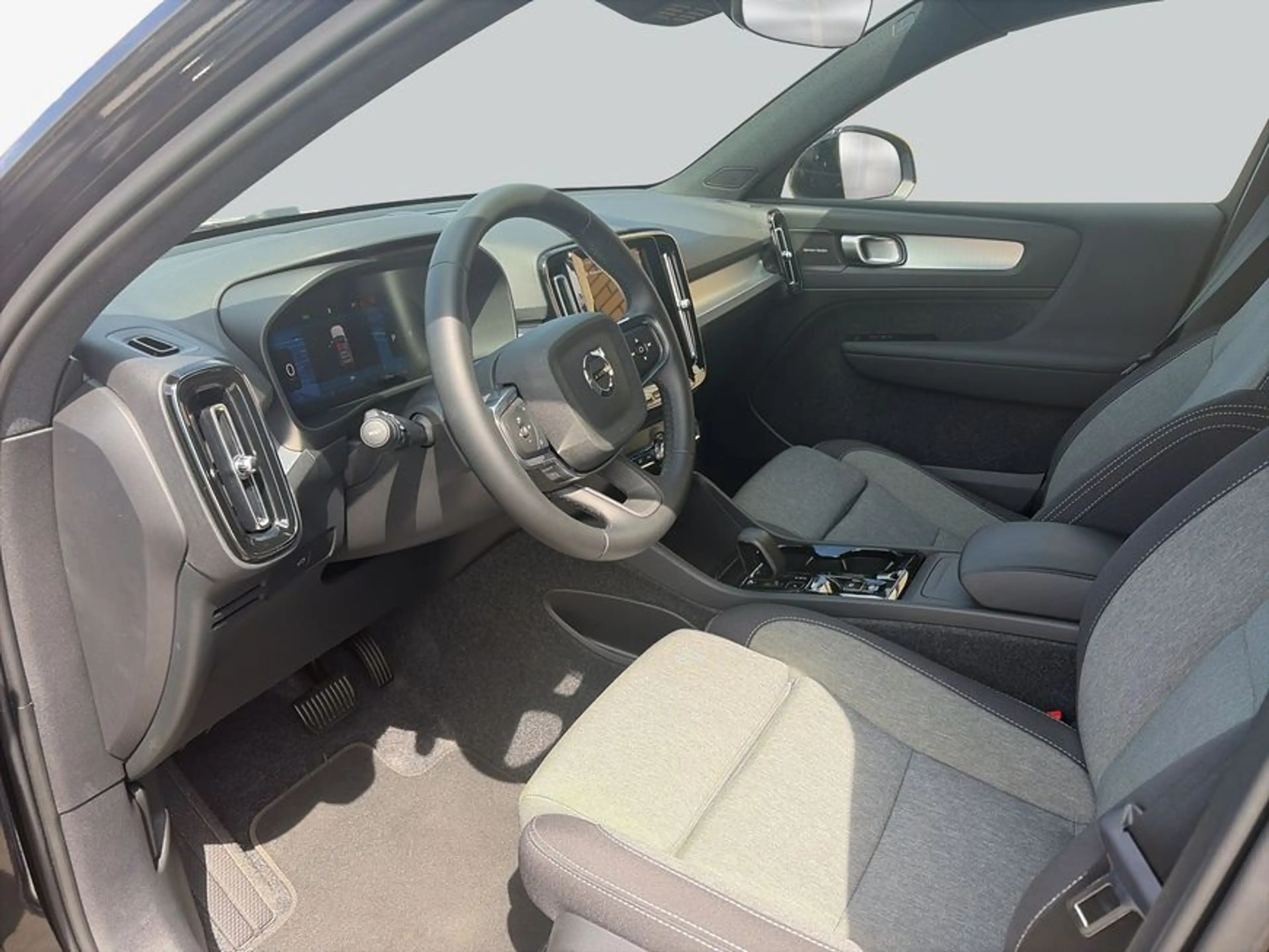 Volvo XC40 XC40 B3 B DKG Plus Black Edition — photo 9