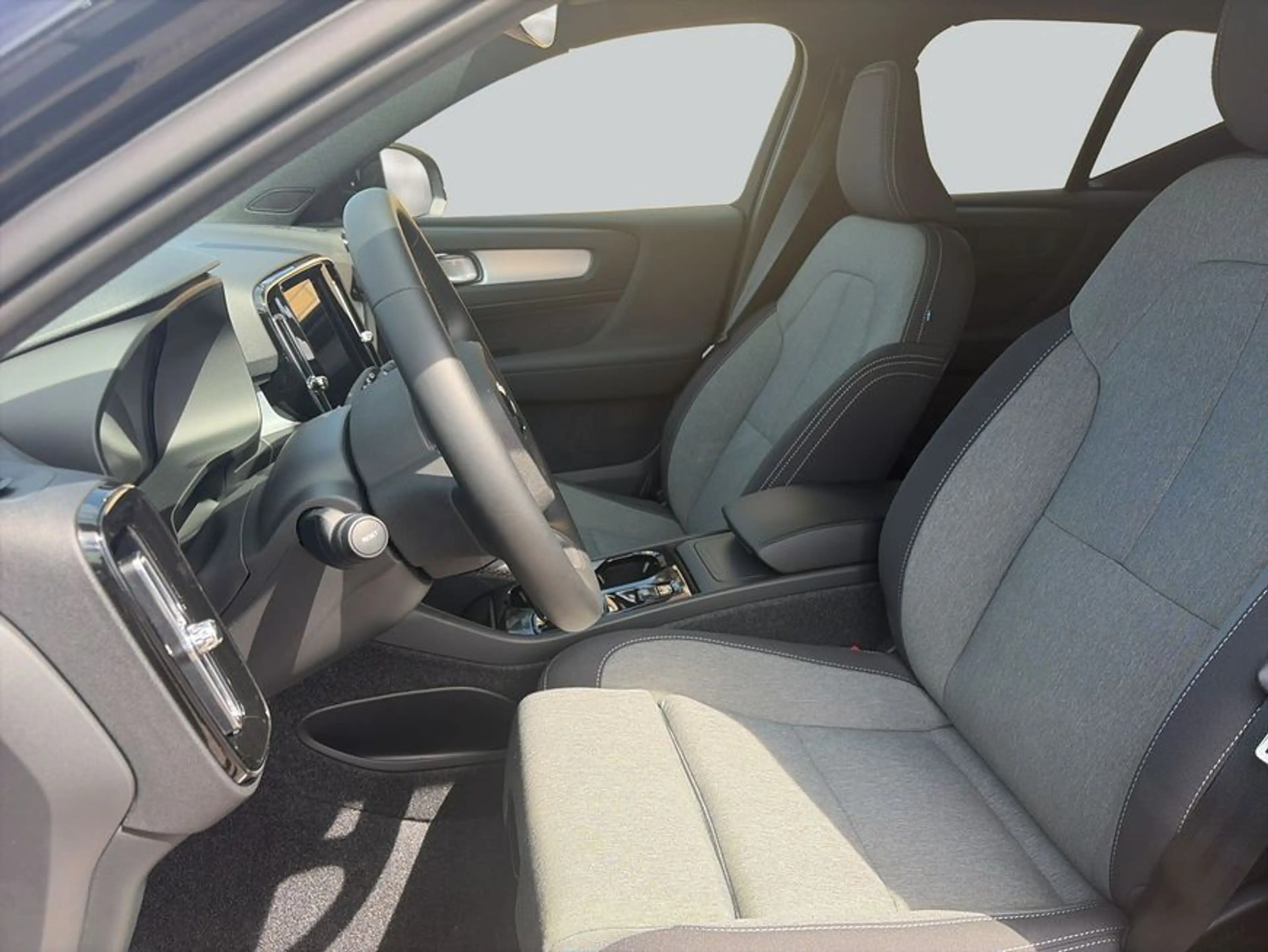 Volvo XC40 XC40 B3 B DKG Plus Black Edition — photo 10