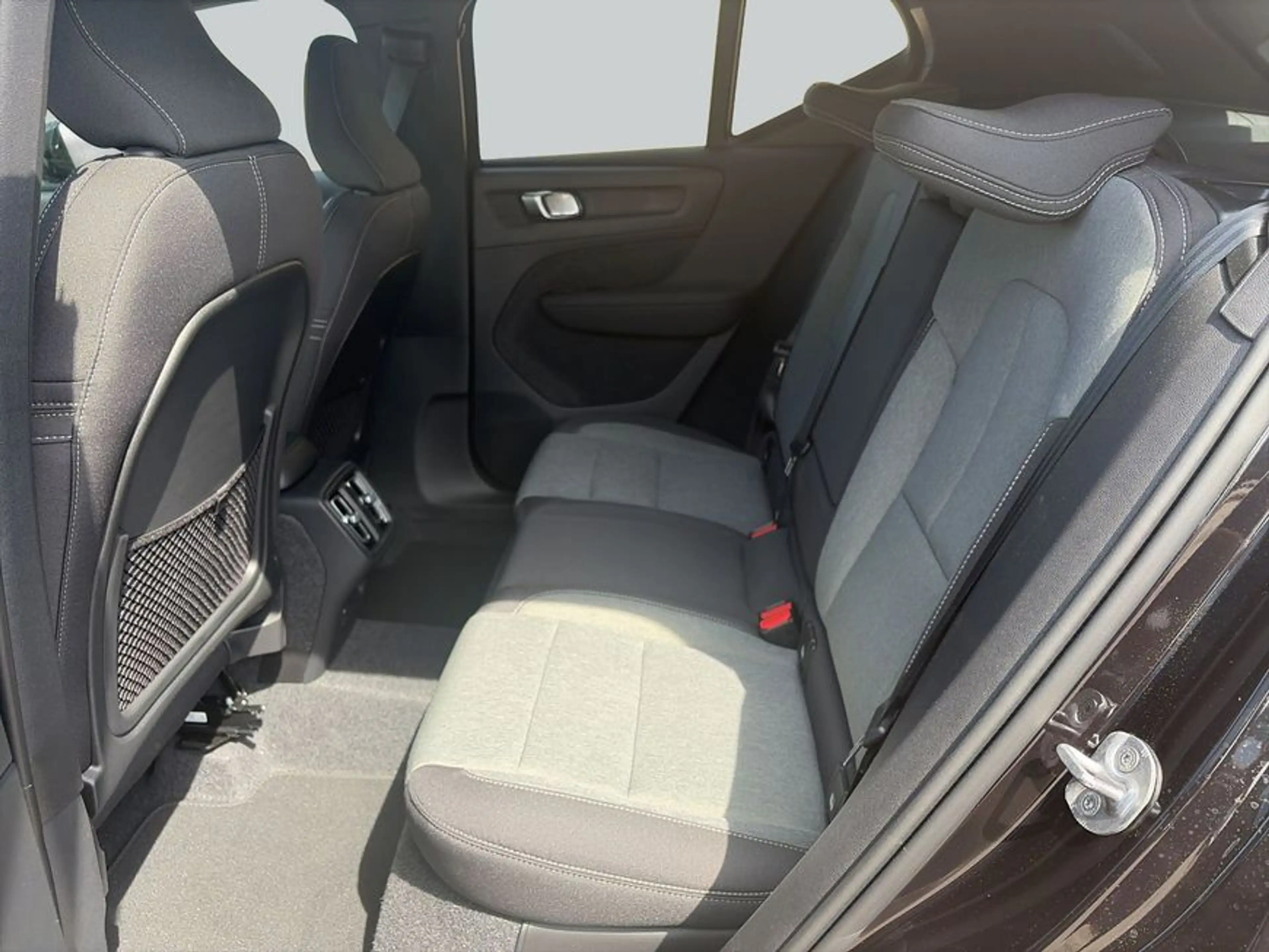 Volvo XC40 XC40 B3 B DKG Plus Black Edition — photo 11