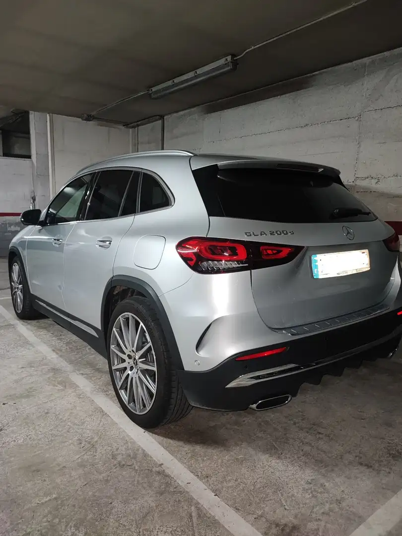 Mercedes-Benz GLA 200 200d 8G-DCT - 2