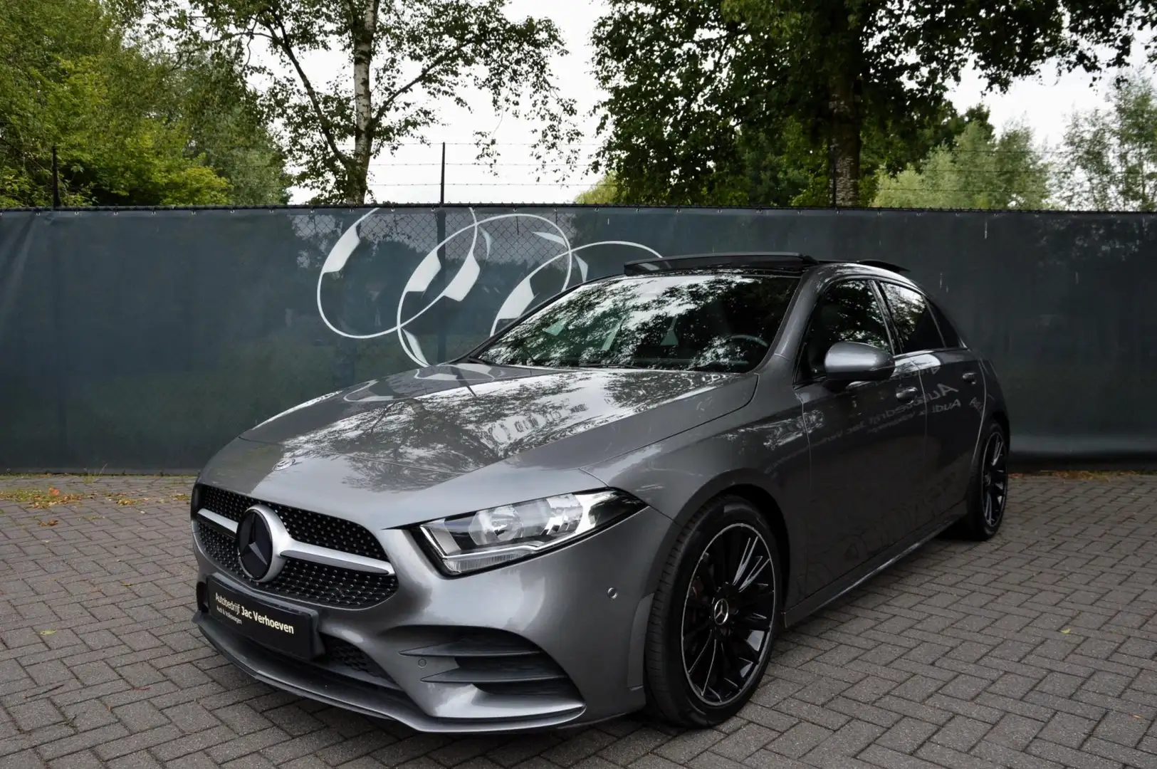 Mercedes-Benz A 200 |AMG Pakket|Night|Panoramadak|Sfeer verl.|Automaat Grijs - 1