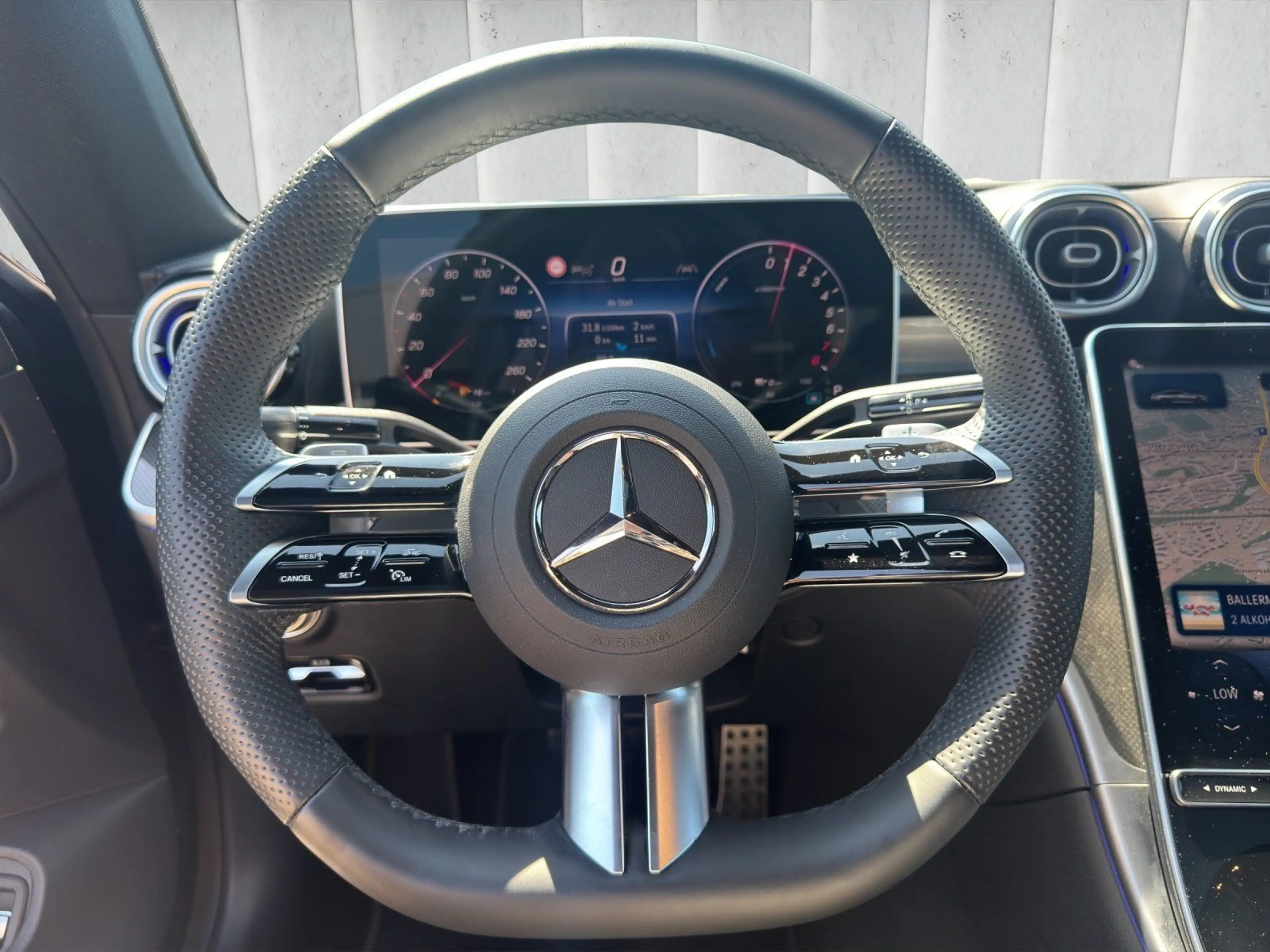 Mercedes-Benz CLE 300 e AMG Premium+ Pano Burm HUD S-Klim DIST — photo 10